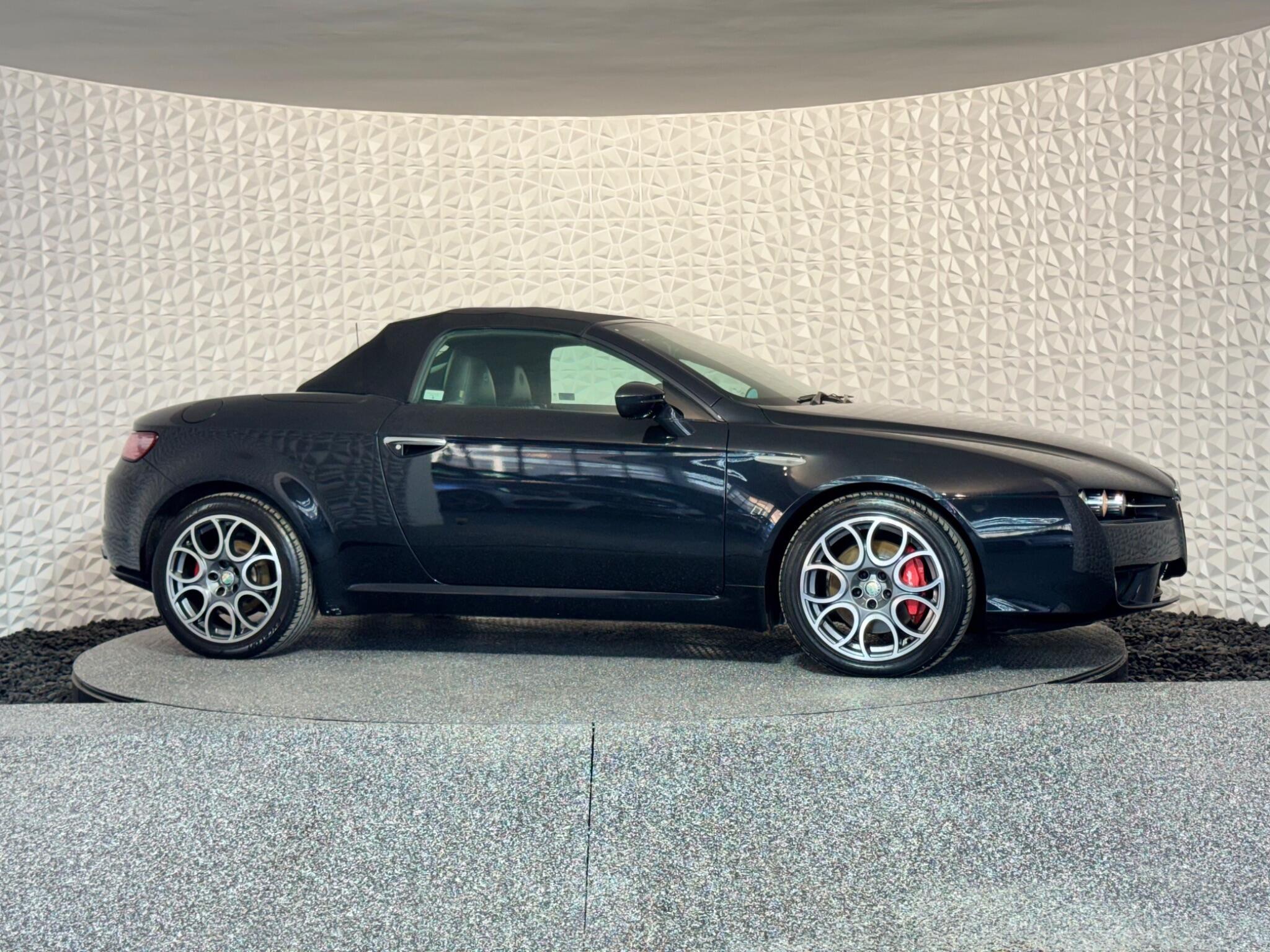 Alfa Romeo Spider - Image 8