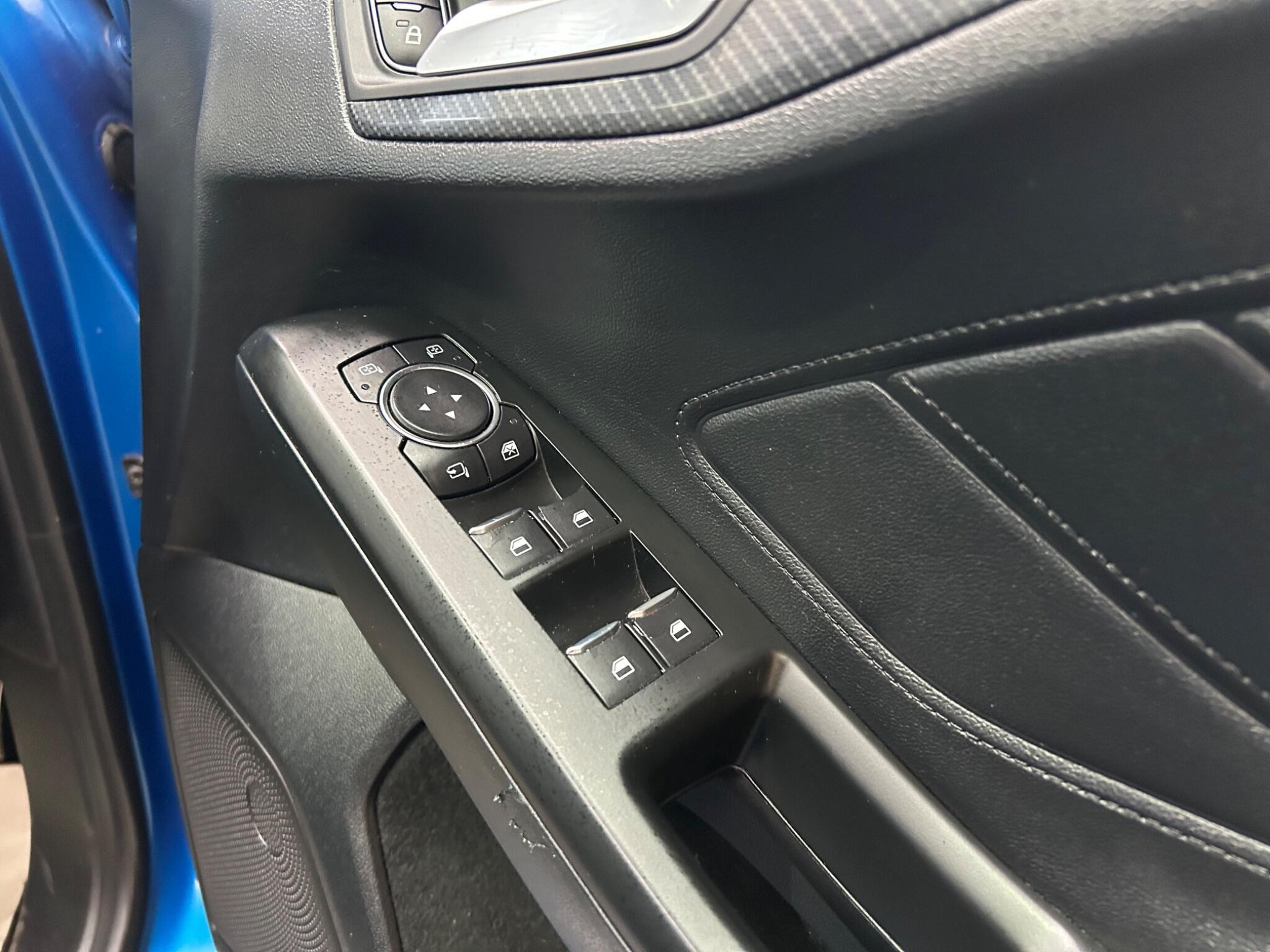 Ford Focus - Image 22