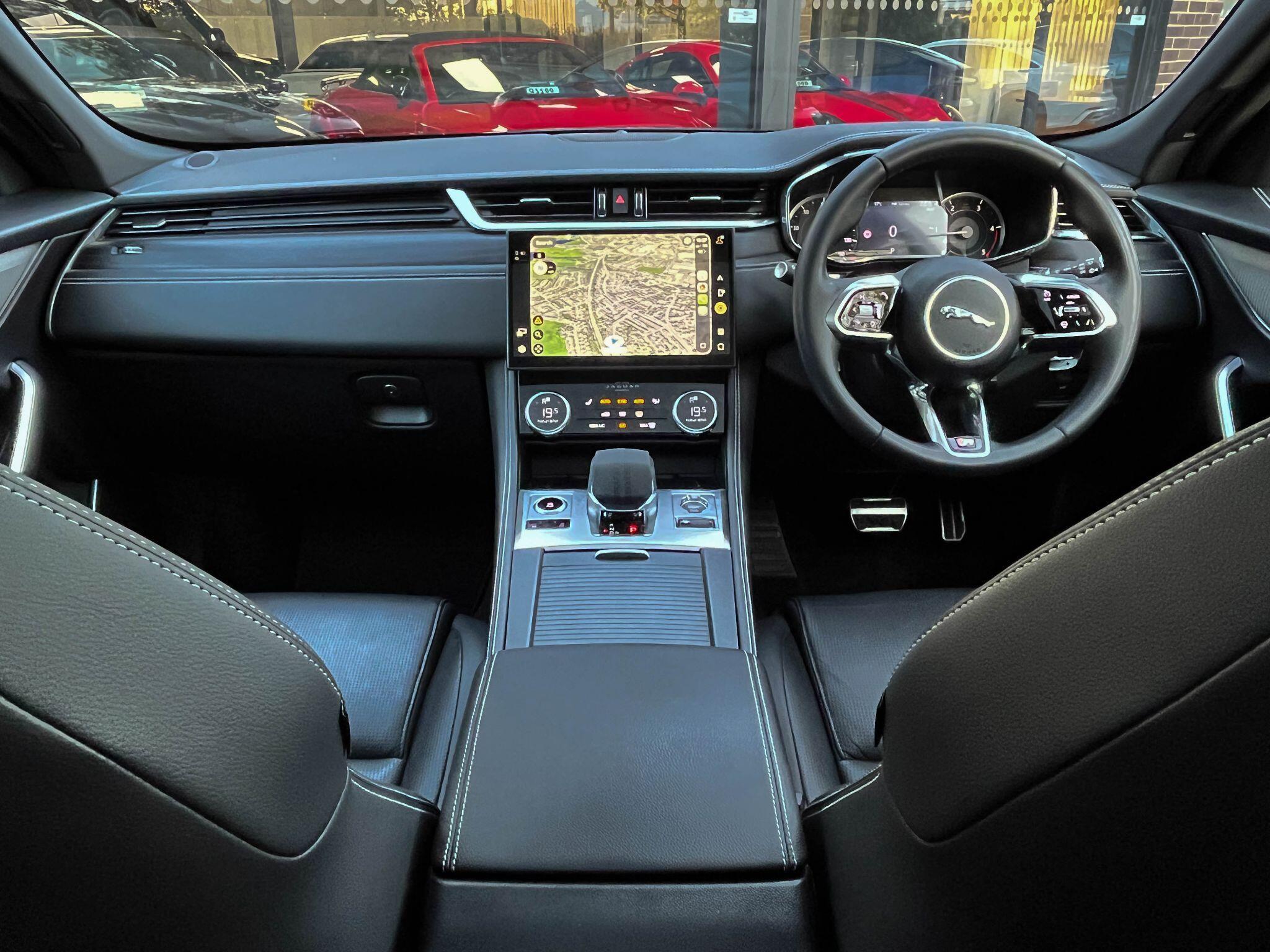 Jaguar F-Pace - Image 9