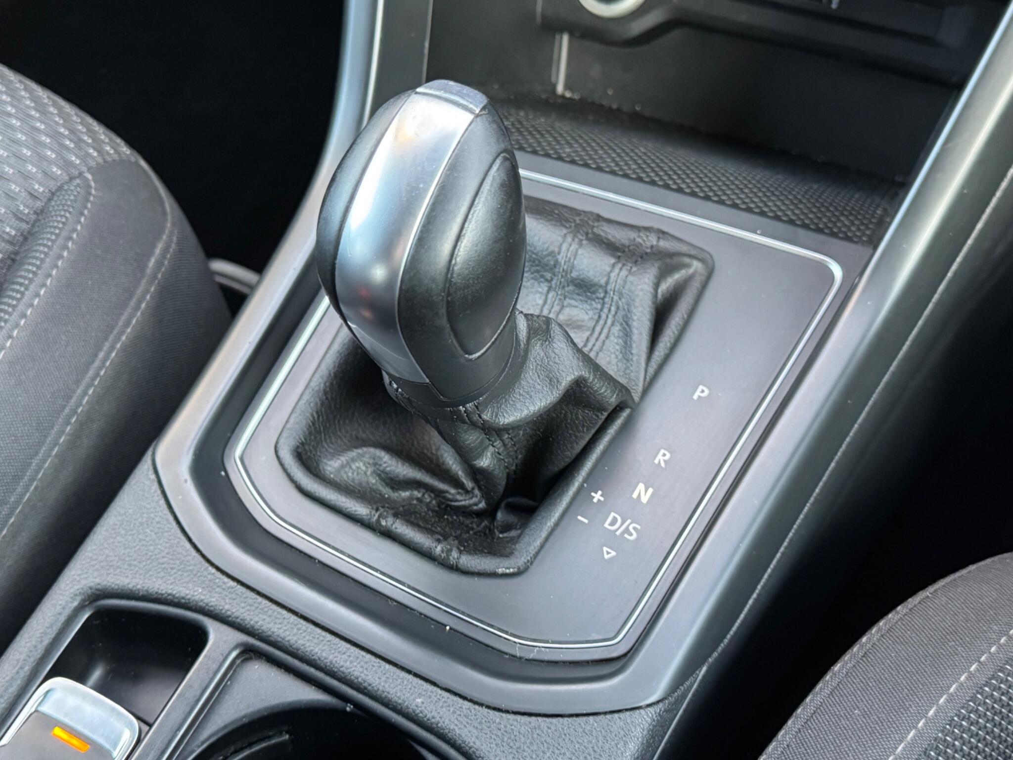 Volkswagen Touran - Image 11