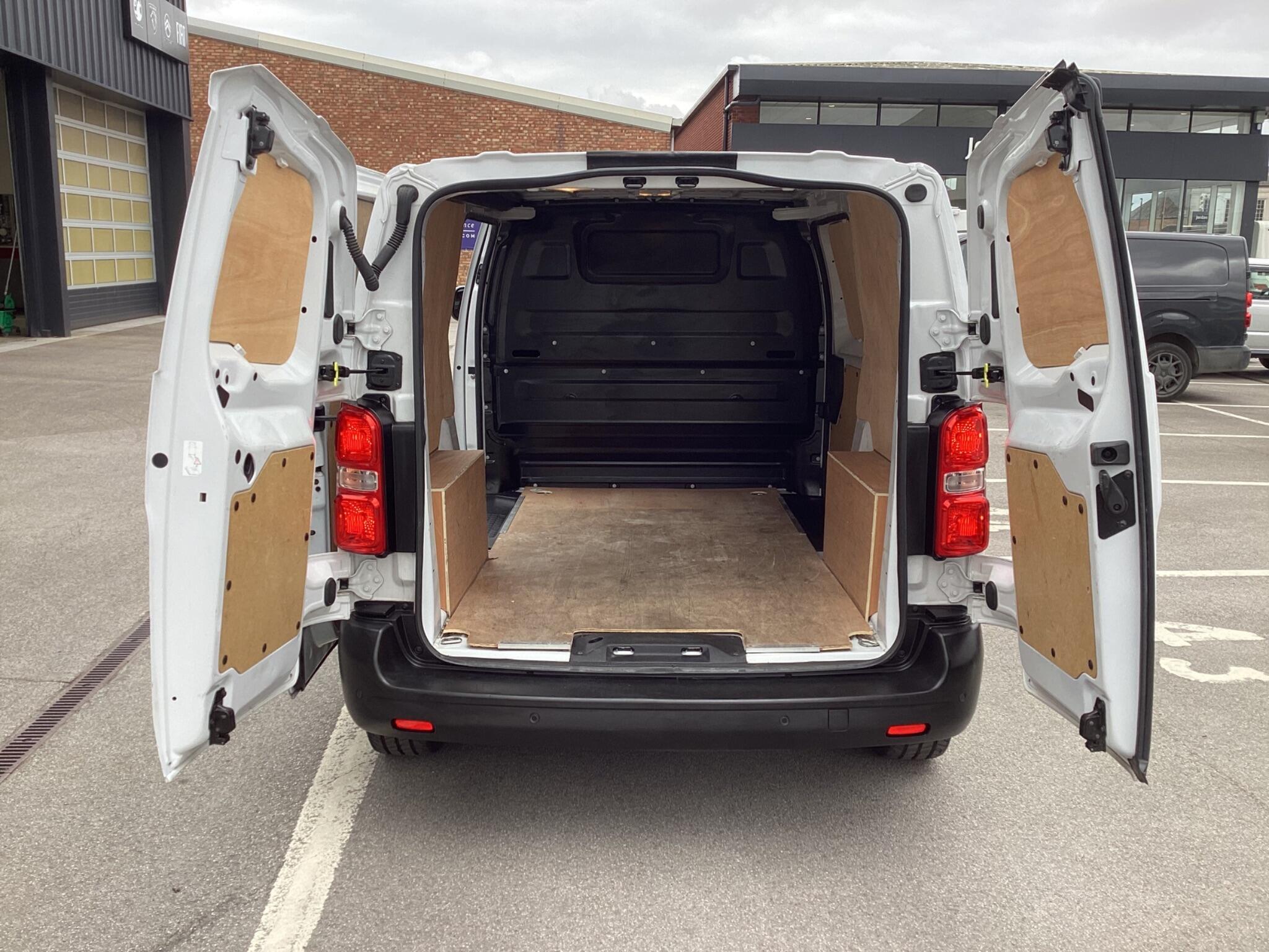 Vauxhall Vivaro - Image 16