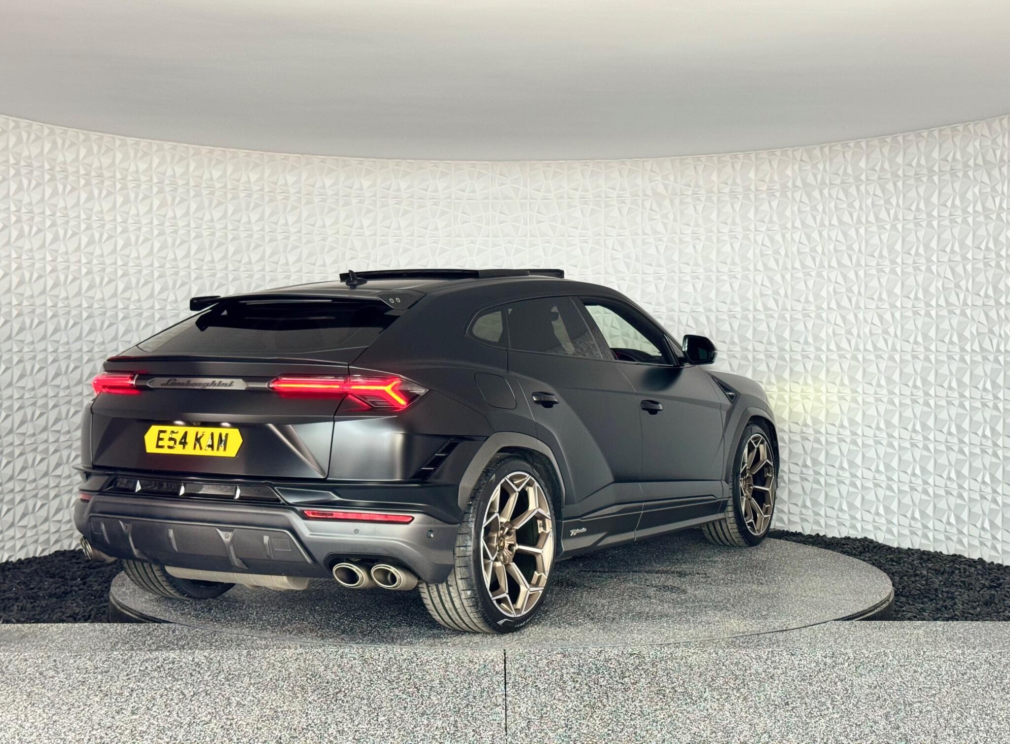 Lamborghini Urus - Image 10