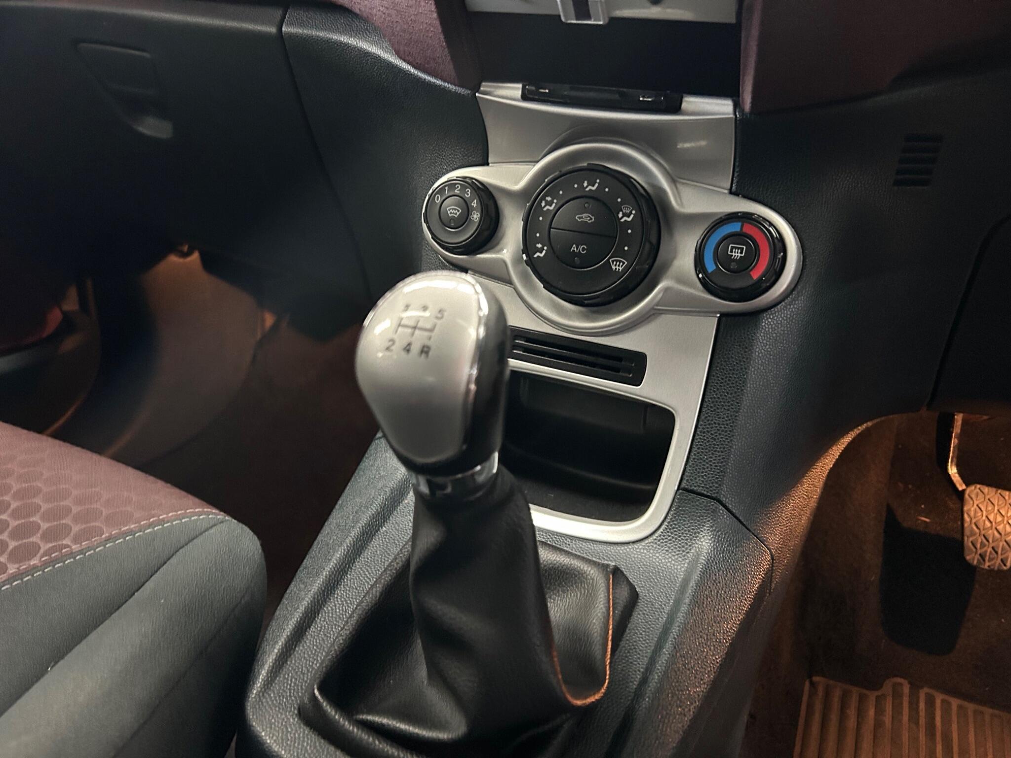 Ford Fiesta - Image 12