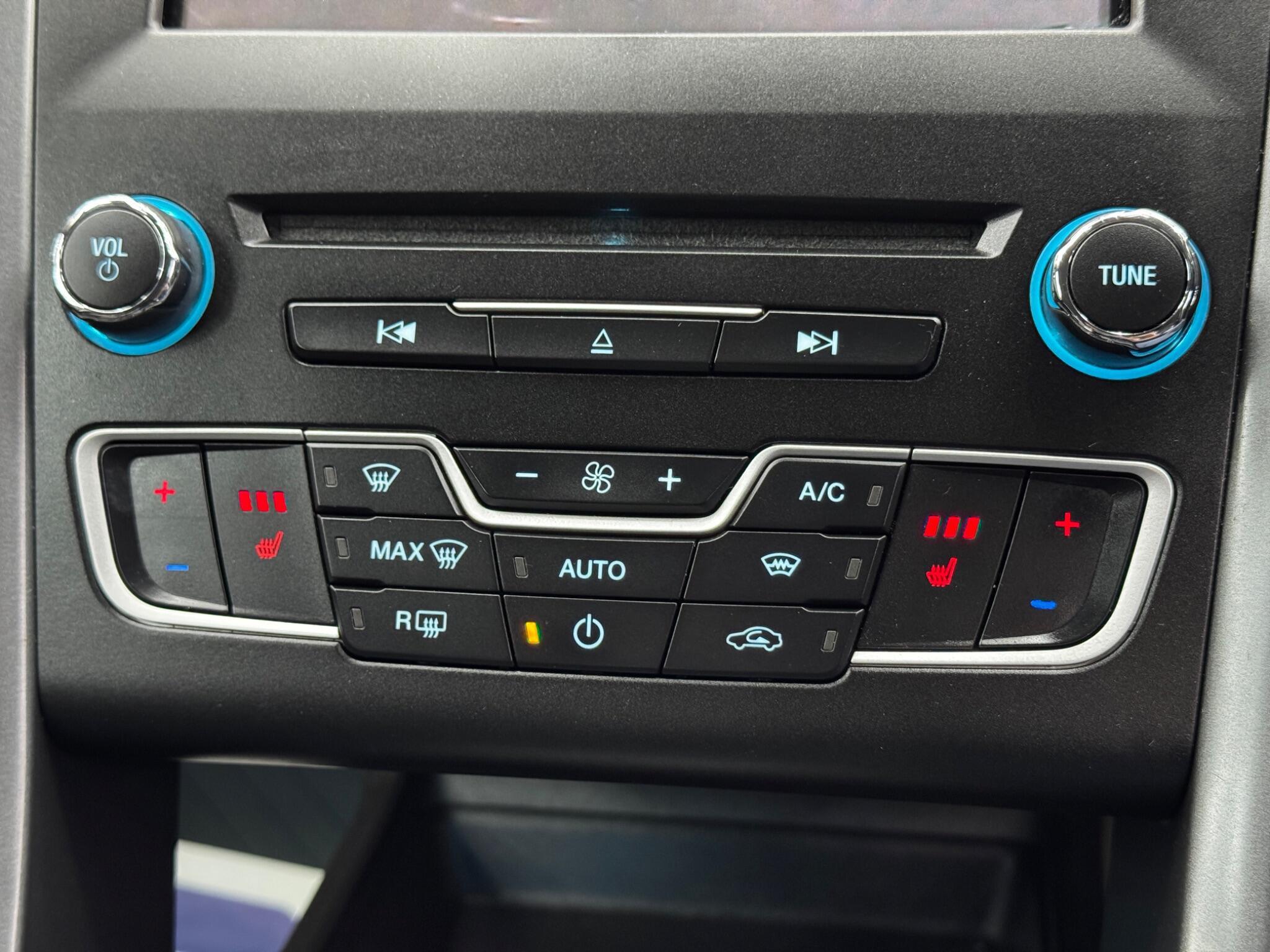 Ford Mondeo - Image 28