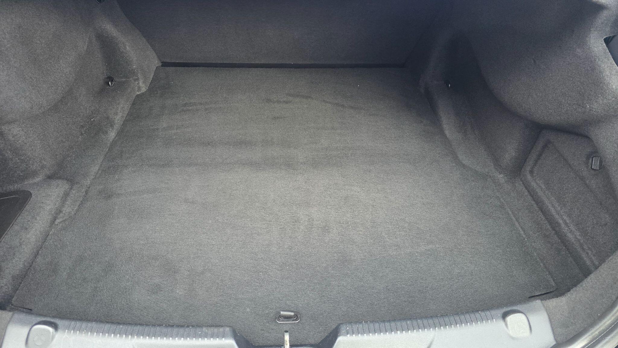 Jaguar XE - Image 45