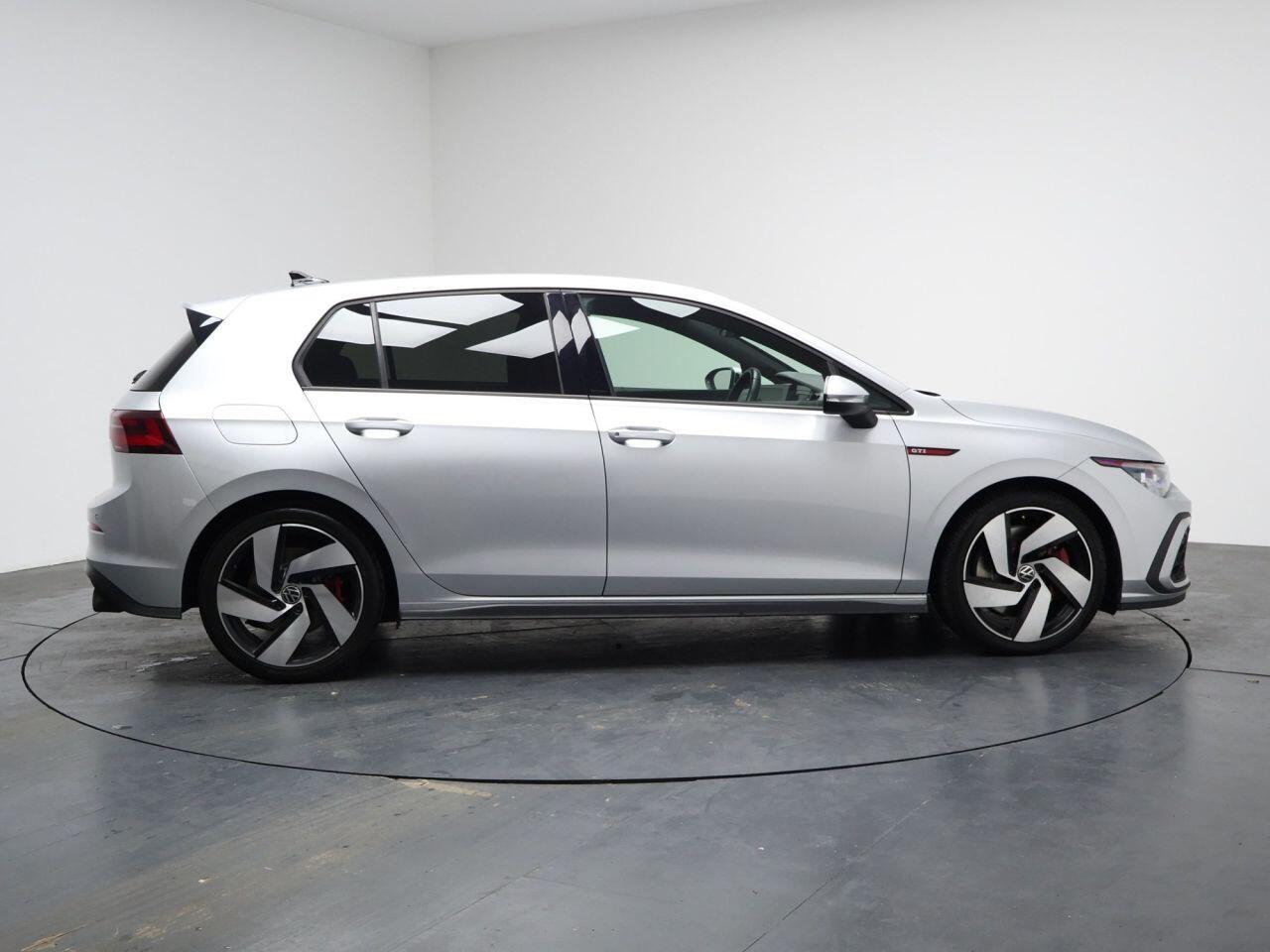 Volkswagen Golf - Image 37