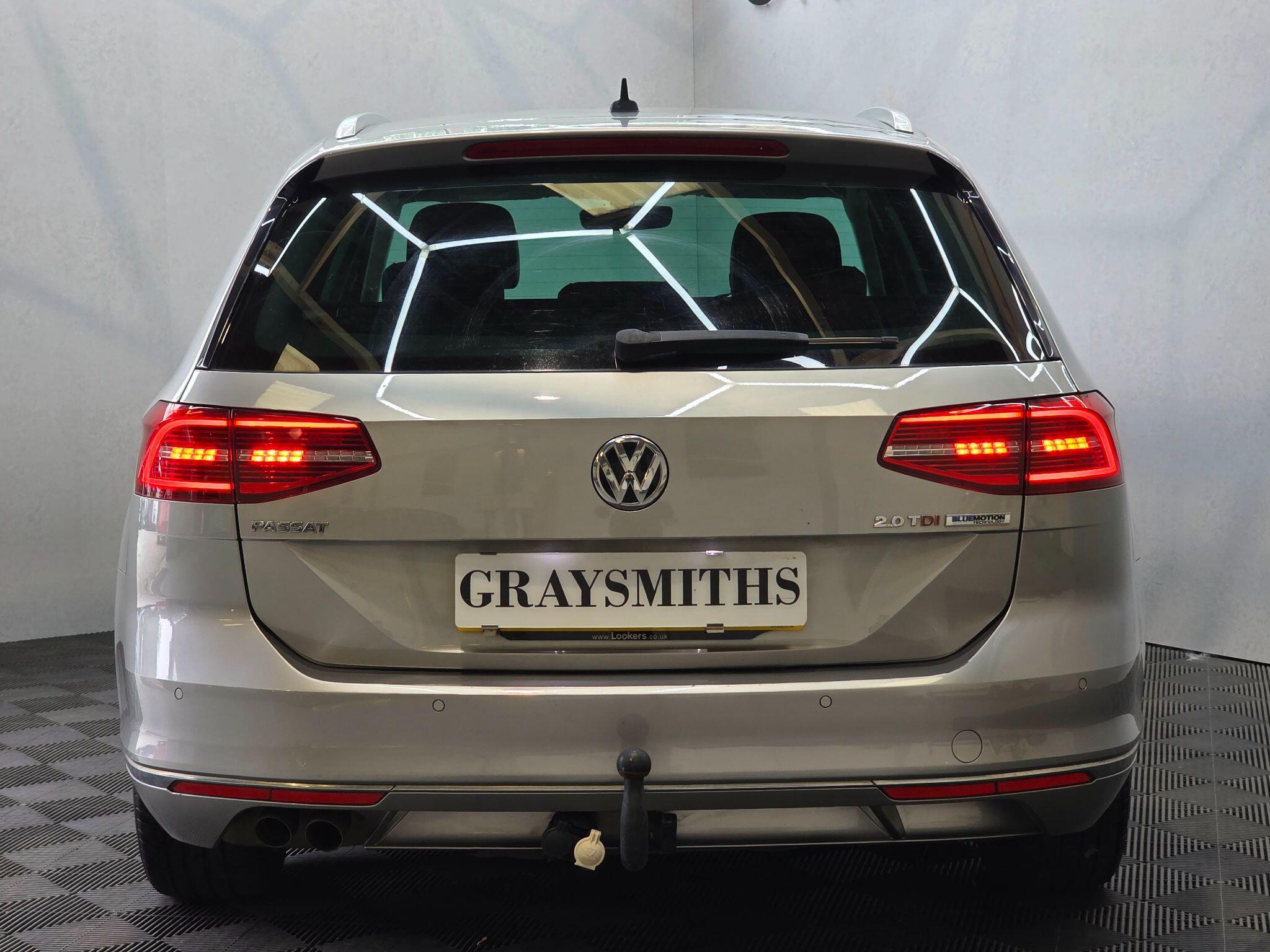 Volkswagen Passat - Image 10