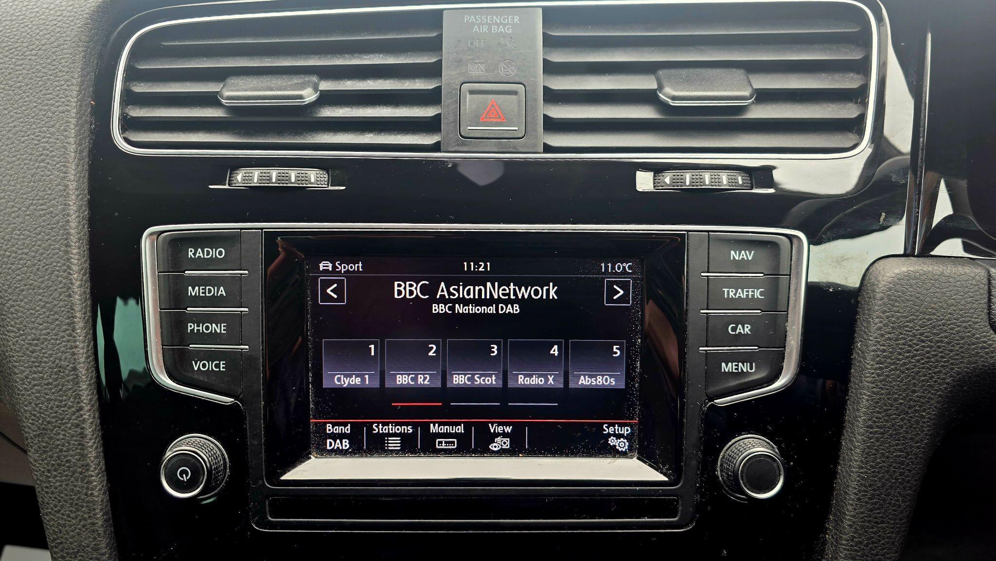 Volkswagen Golf - Image 27