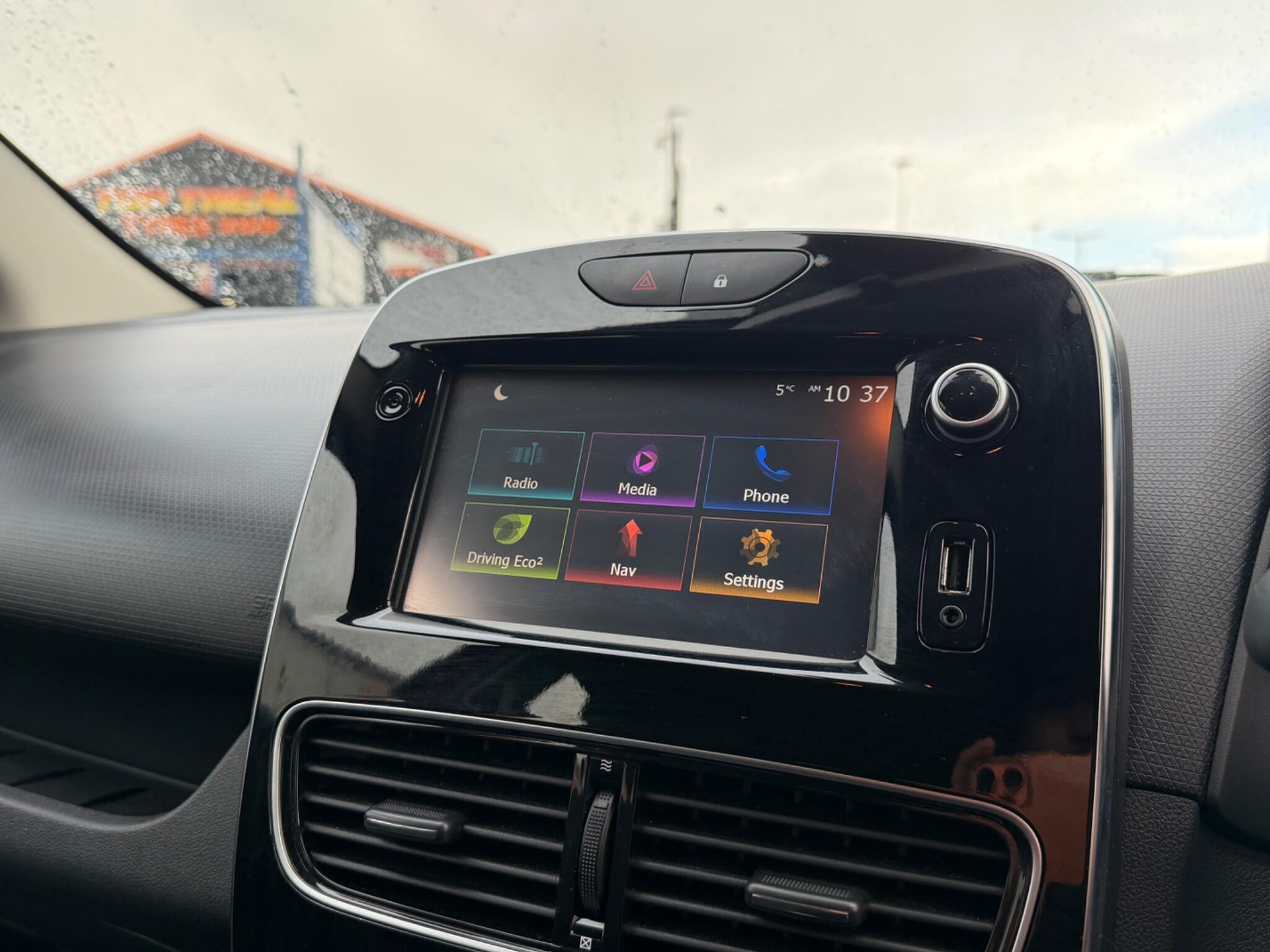 Renault Clio - Image 20