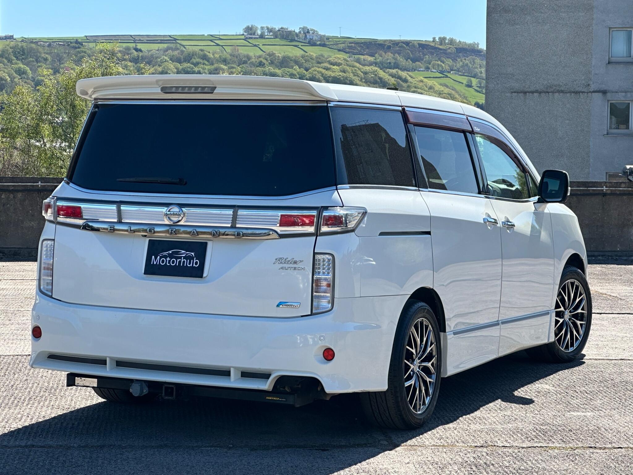 Nissan Elgrand - Image 4