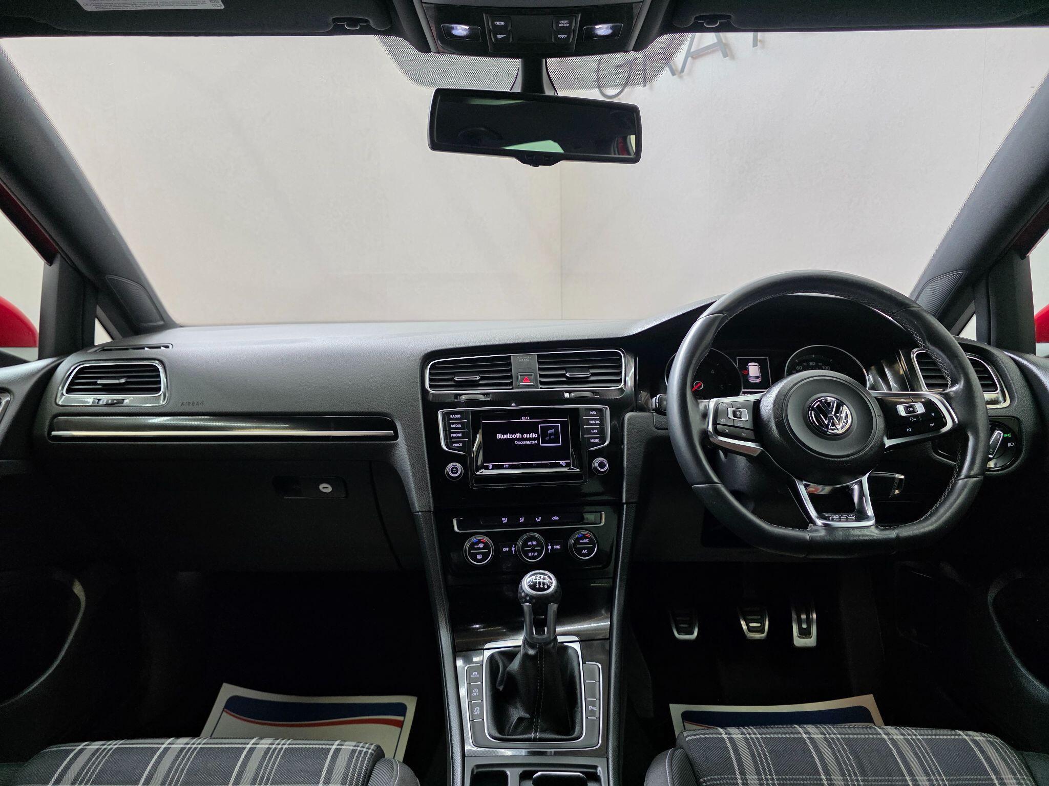 Volkswagen Golf - Image 15