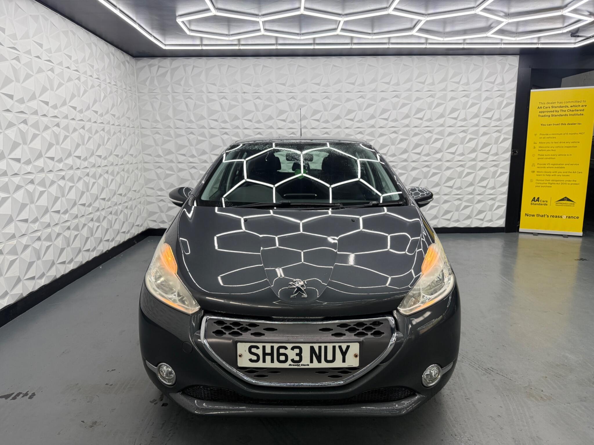 Peugeot 208 - Image 4