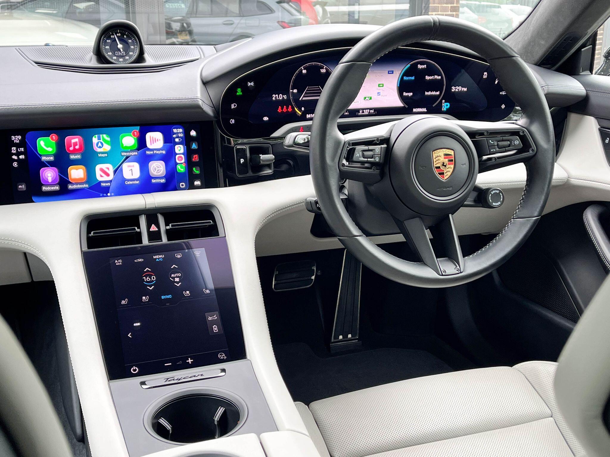 Porsche Taycan - Image 18