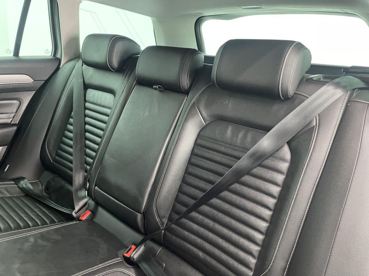 Volkswagen Passat - Image 28