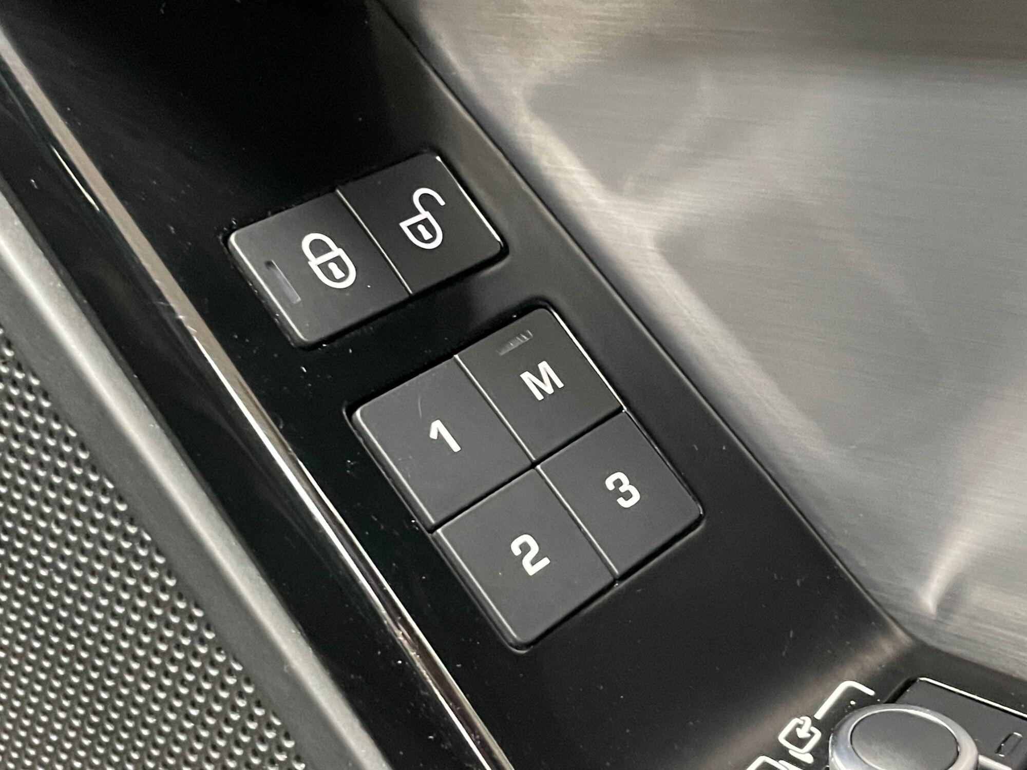 Land Rover Range Rover Velar - Image 29