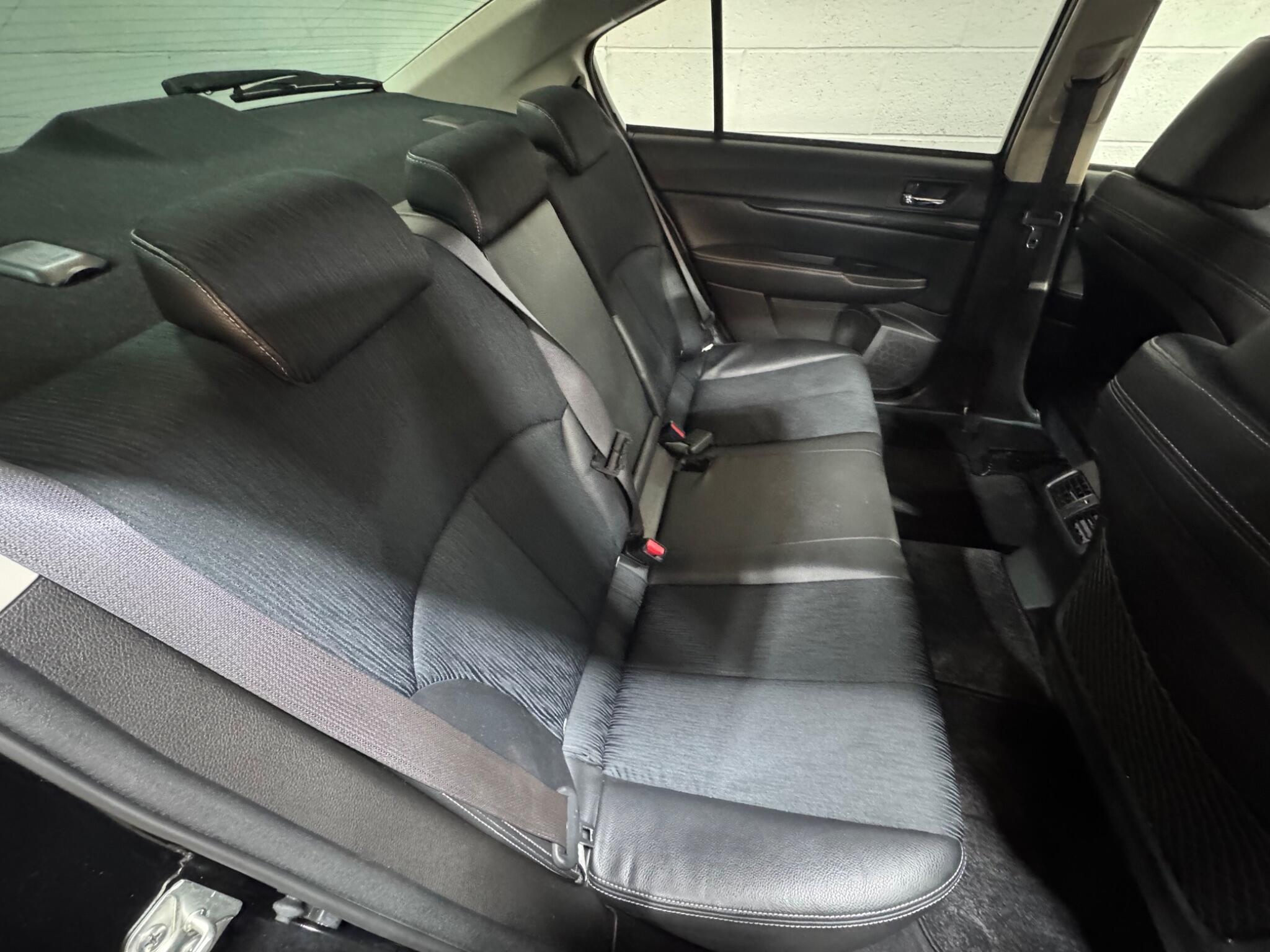 Subaru Legacy - Image 12