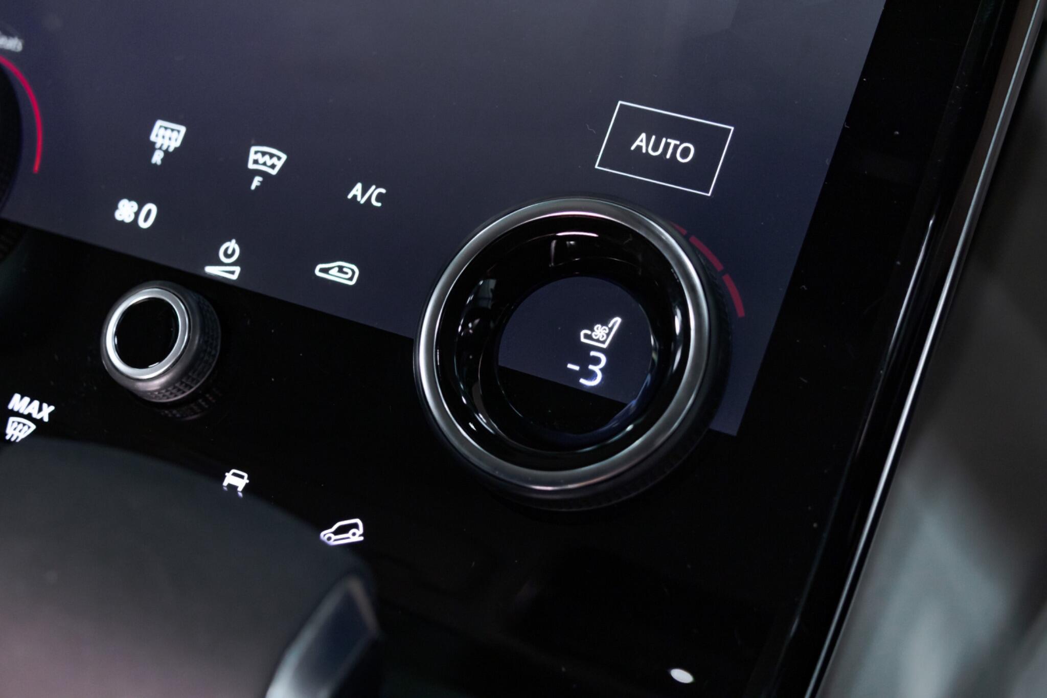 Land Rover Range Rover Velar - Image 44