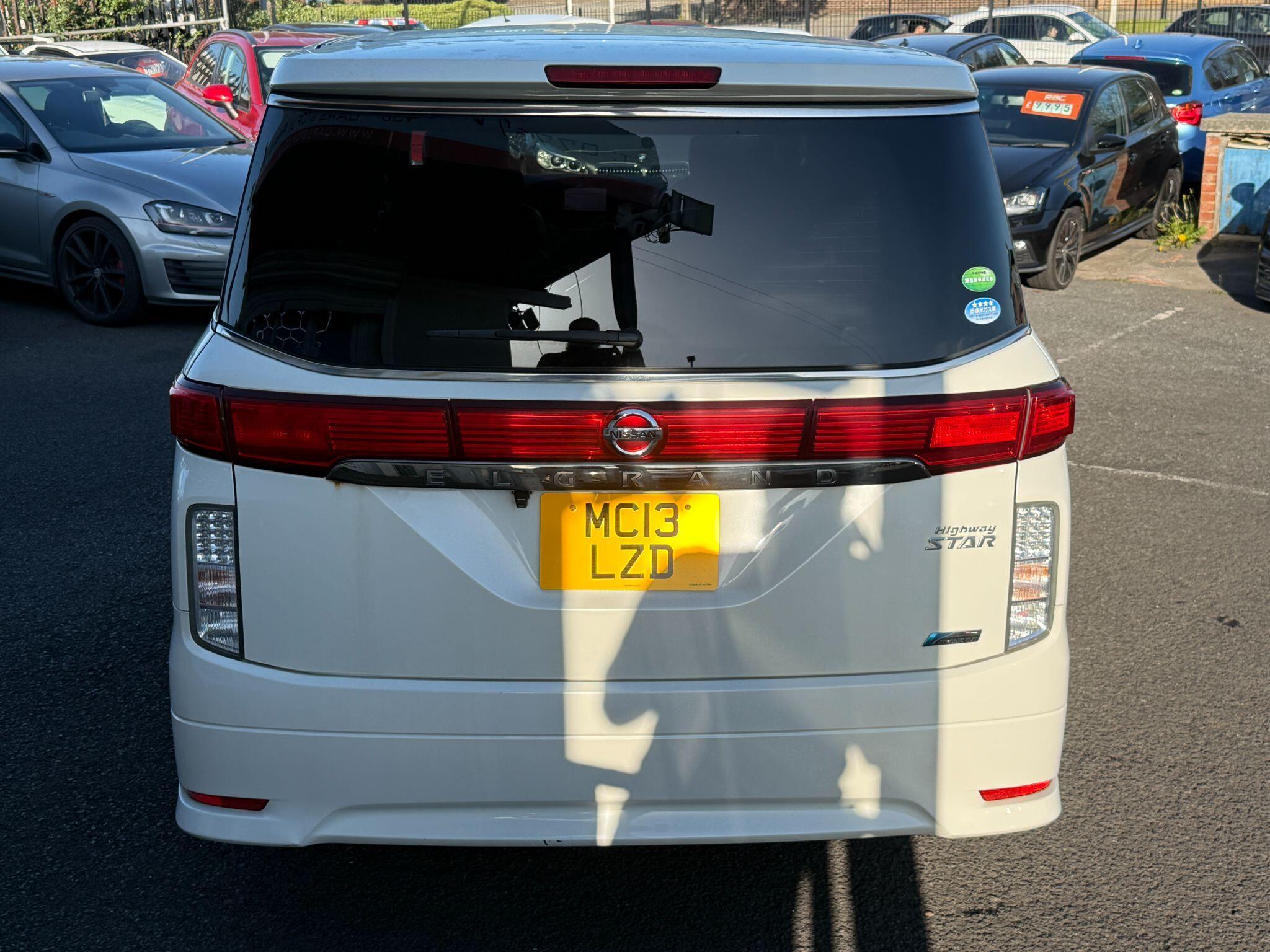 Nissan Elgrand - Image 14
