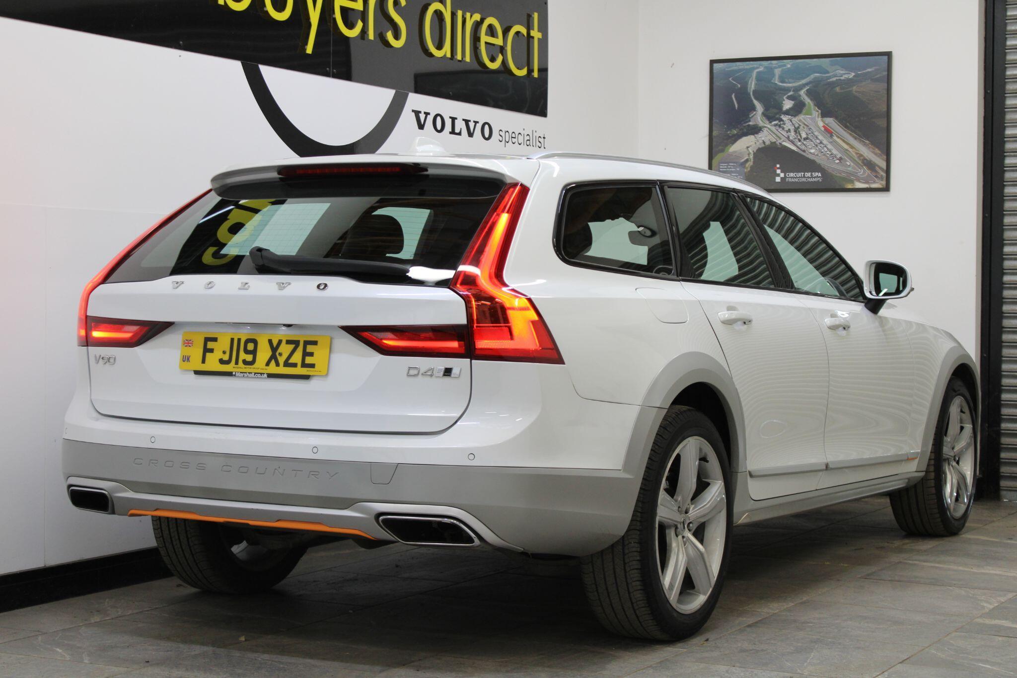 Volvo V90 CROSS COUNTRY - Image 12