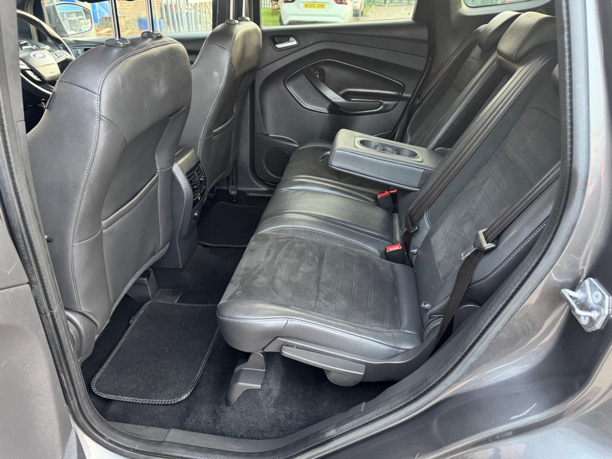 Ford Kuga - Image 21