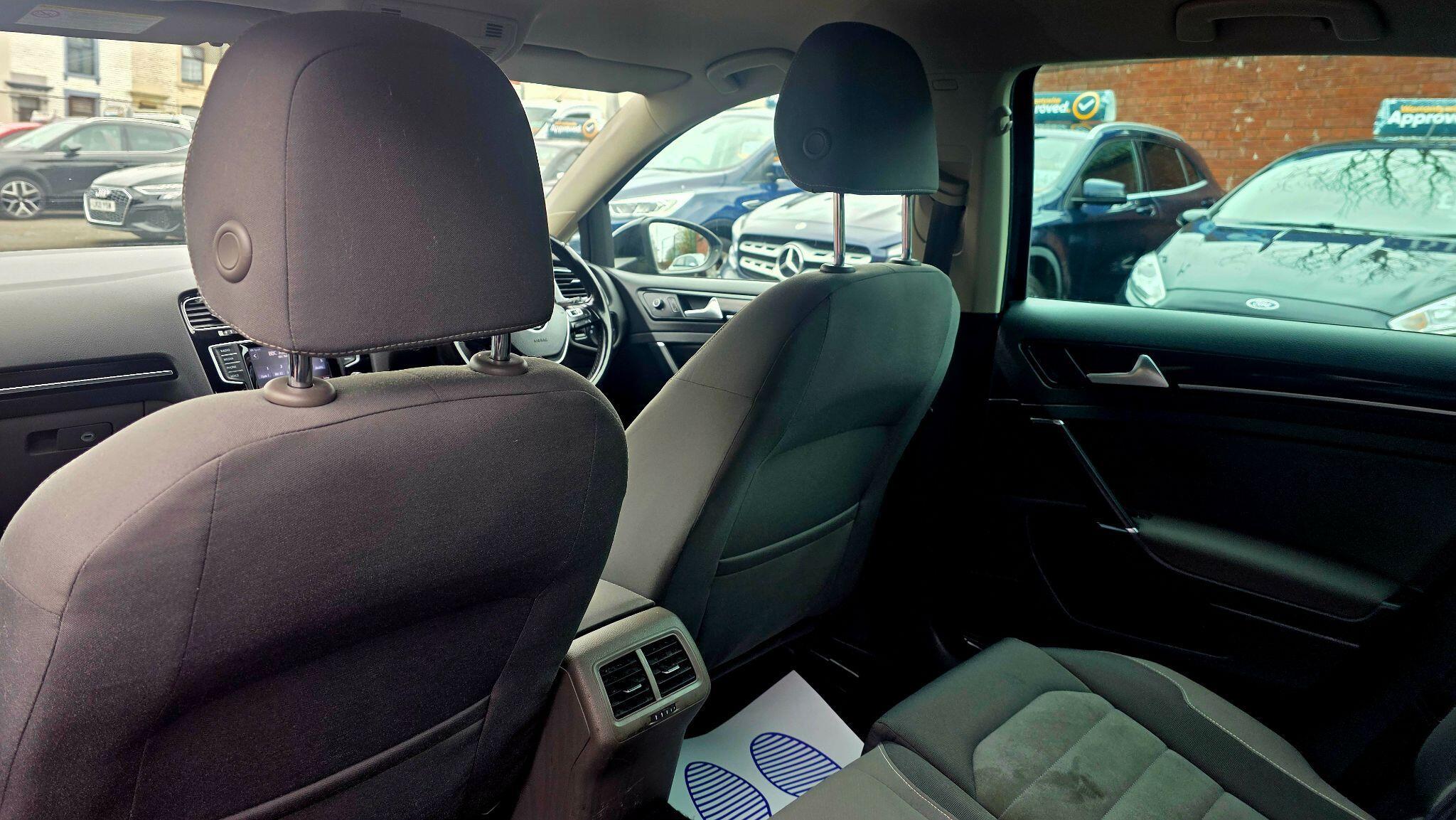 Volkswagen Golf - Image 17