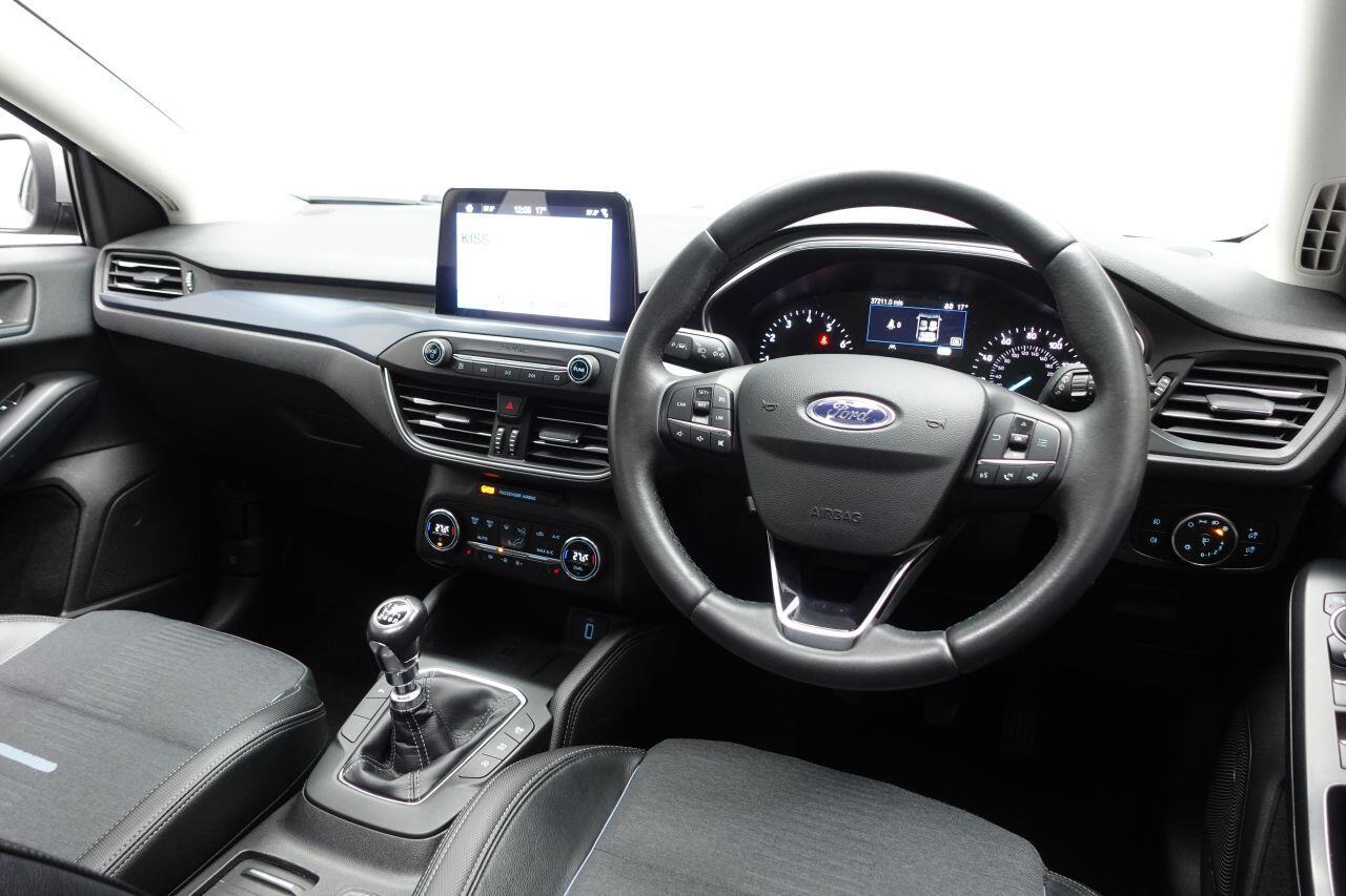 Ford Focus - Image 15