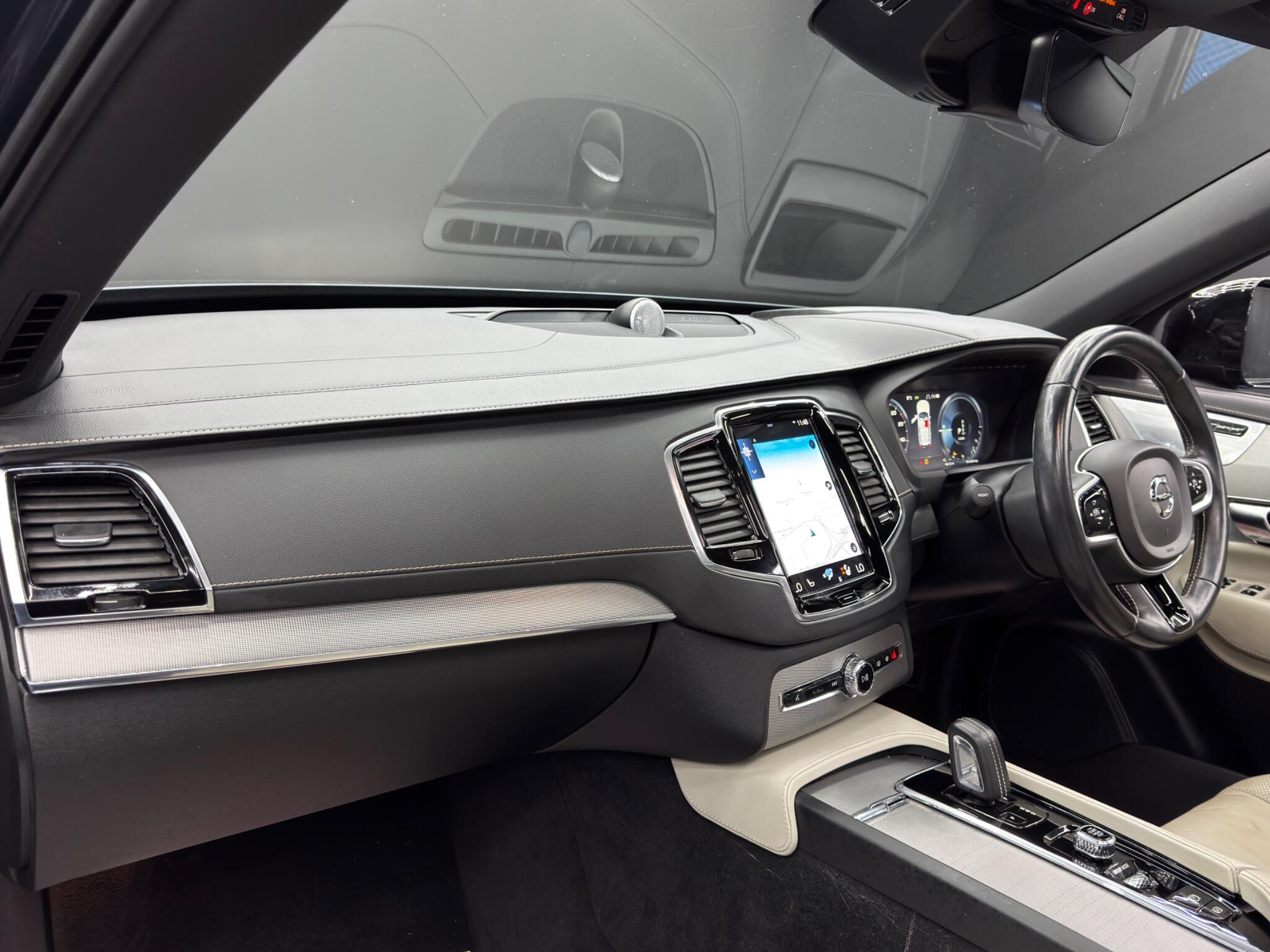 Volvo XC90 - Image 11