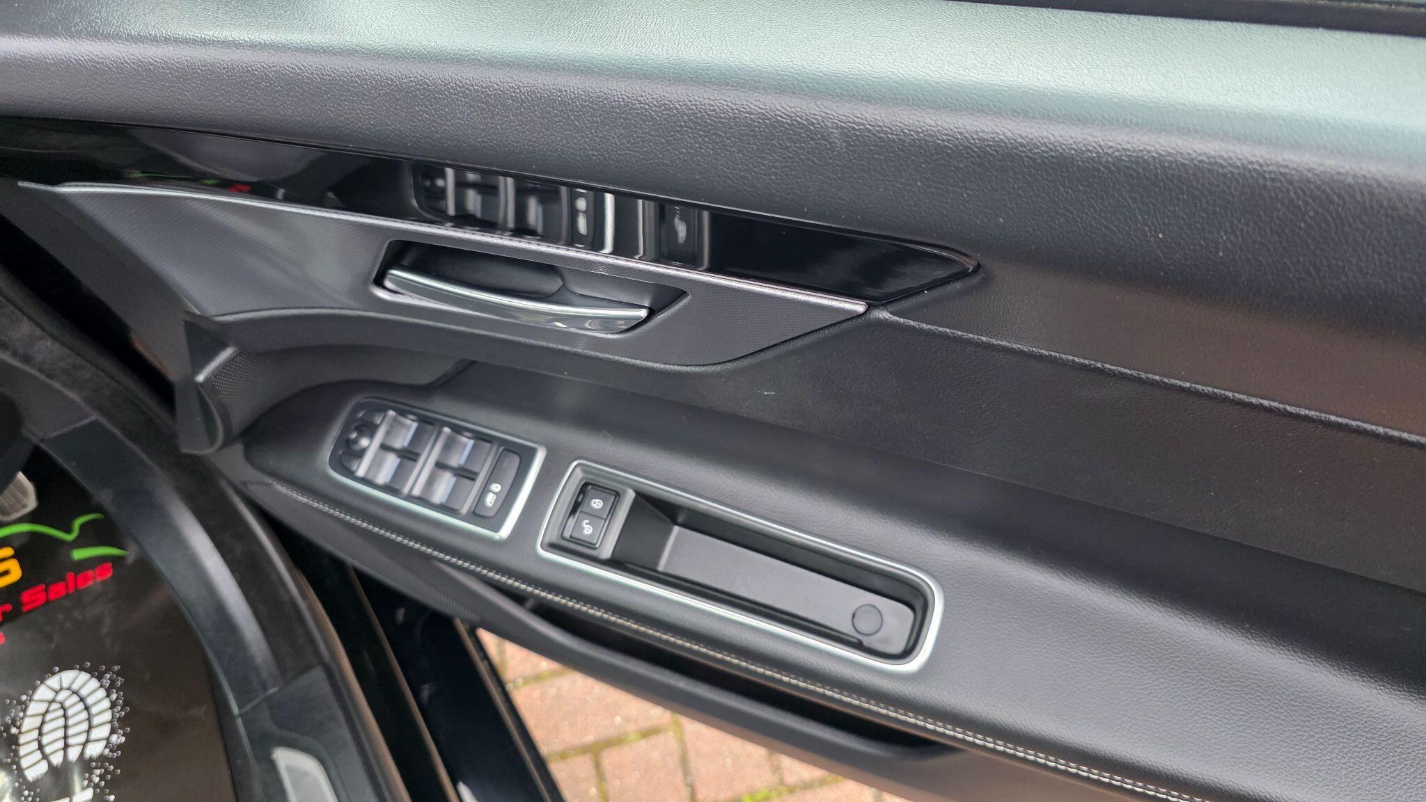 Jaguar XF - Image 29