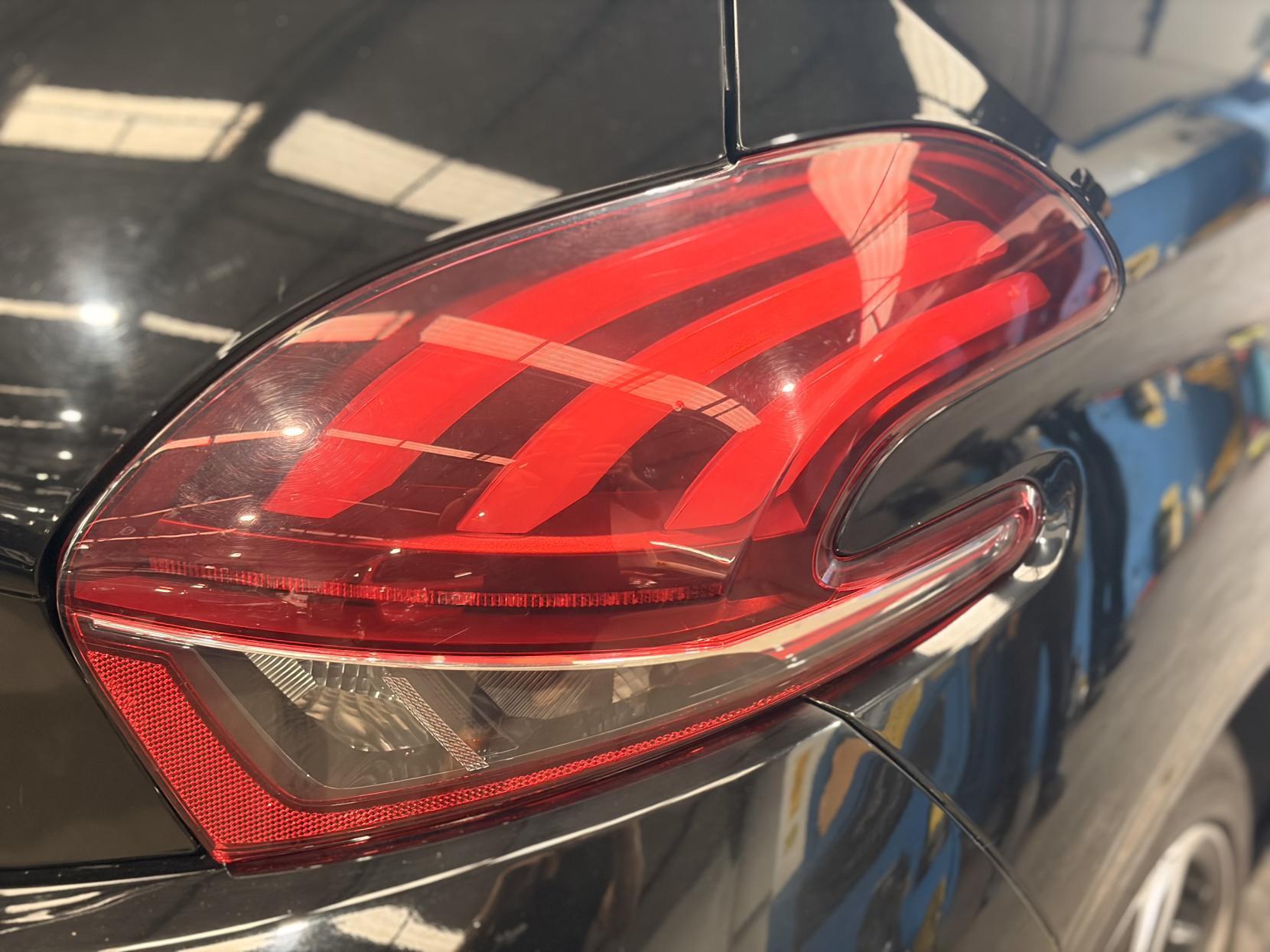 Peugeot 208 - Image 13