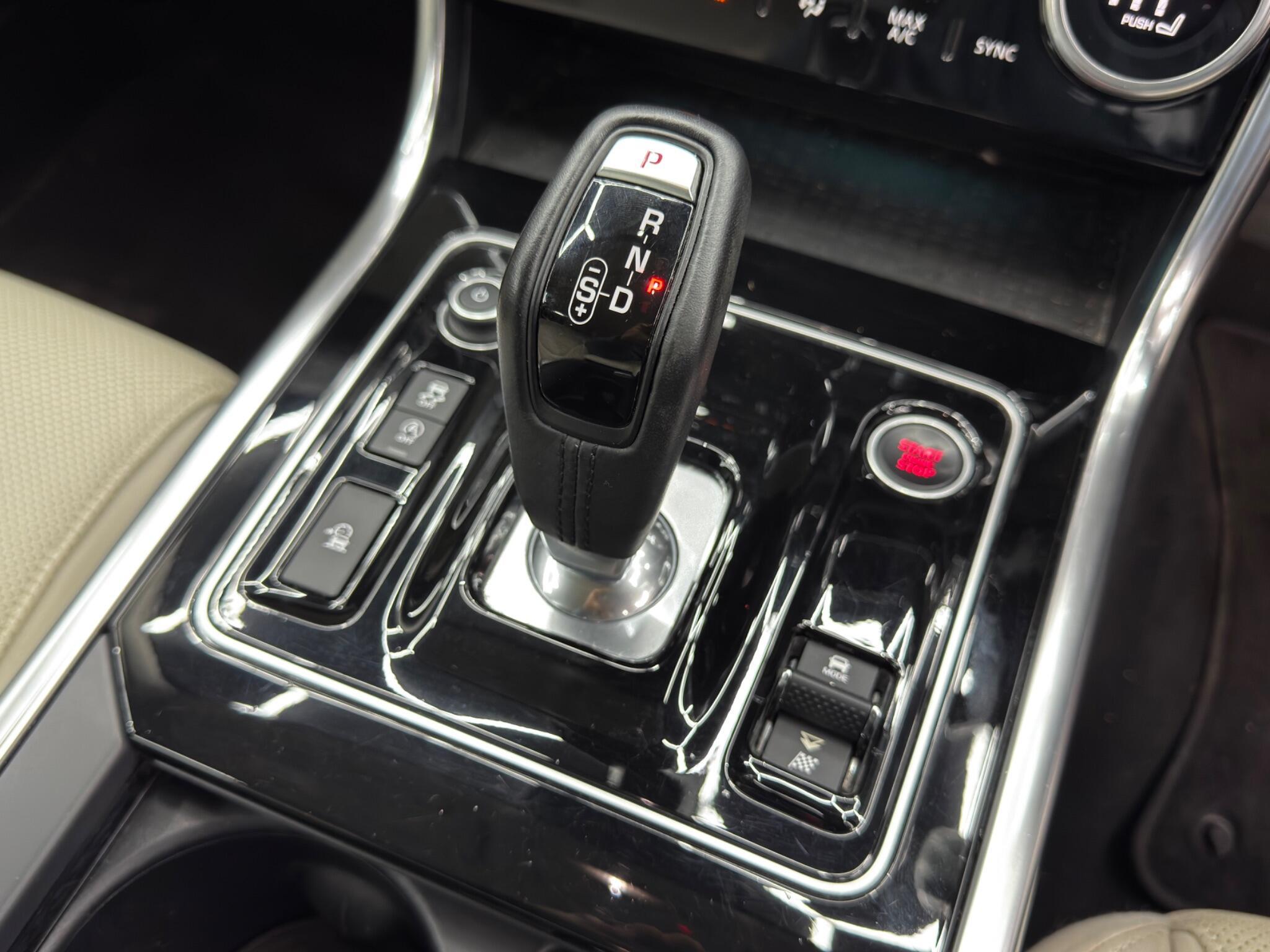 Jaguar XE - Image 24