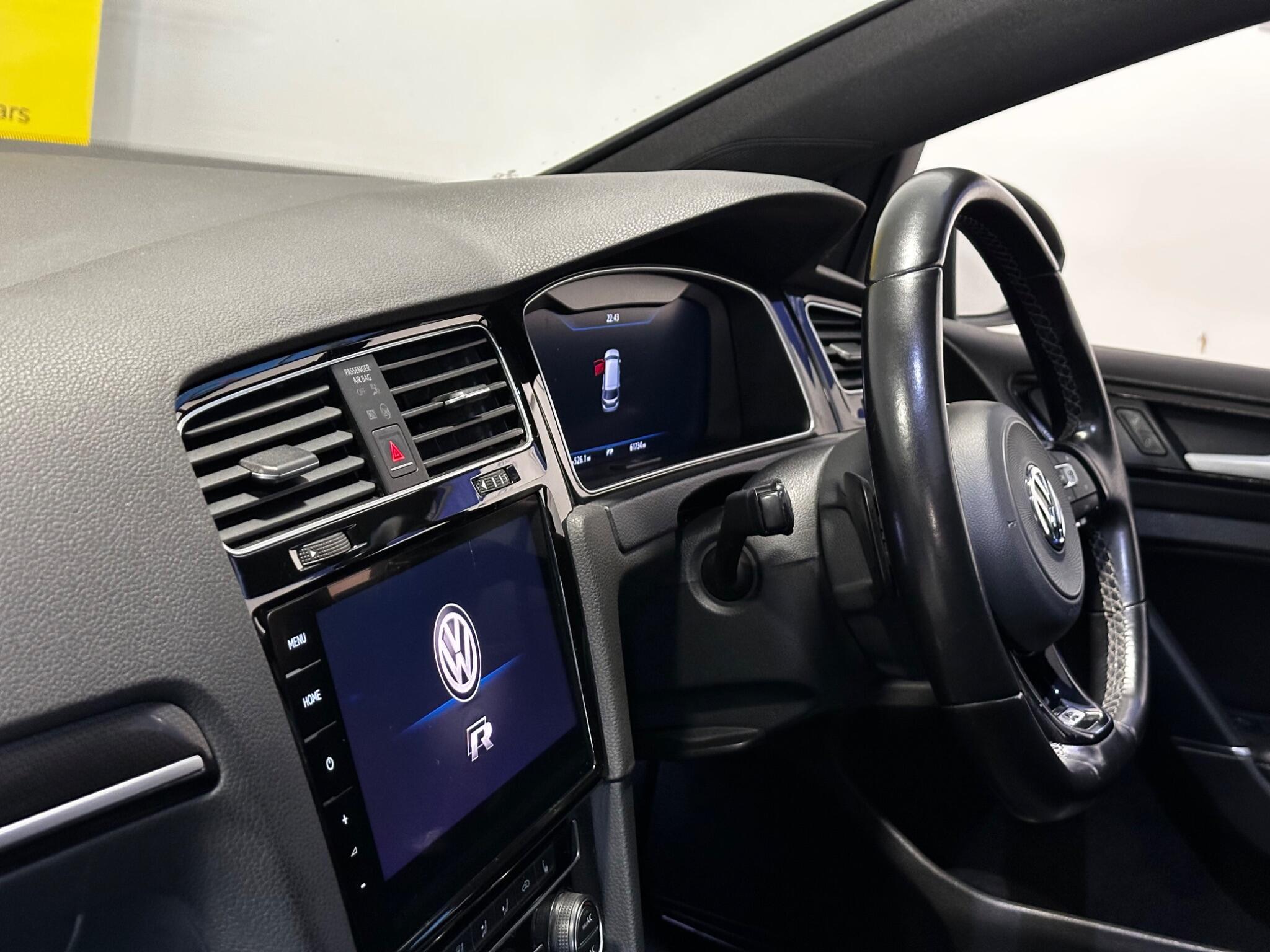 Volkswagen Golf - Image 25