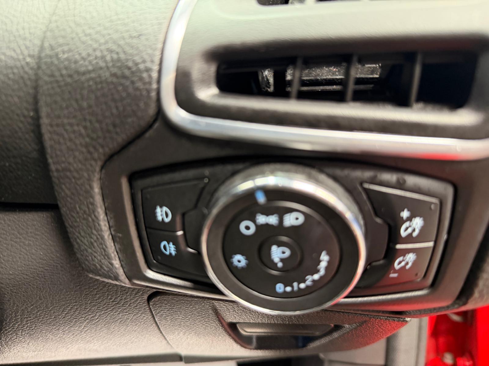 Ford Focus - Image 24