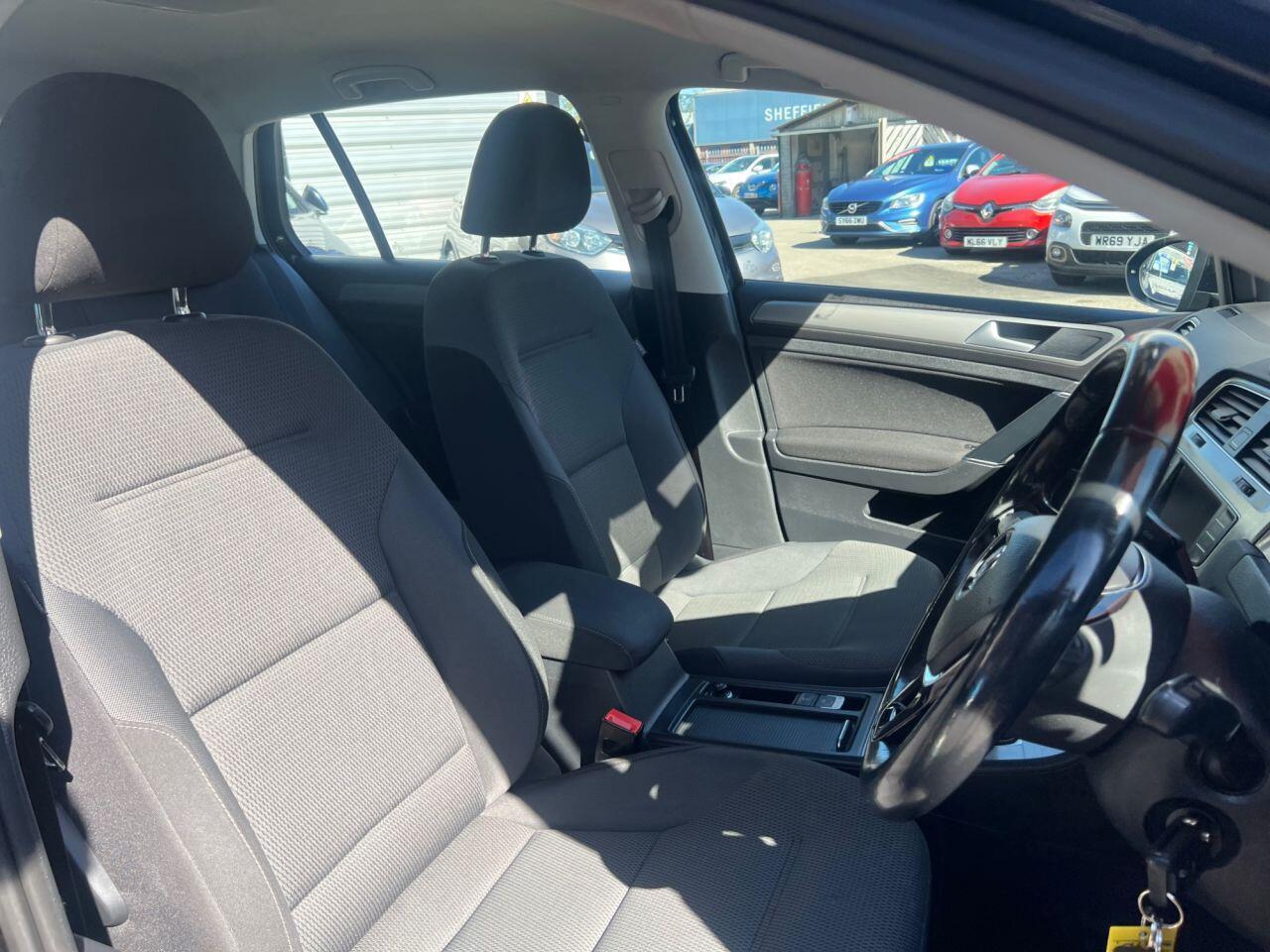 Volkswagen Golf - Image 16