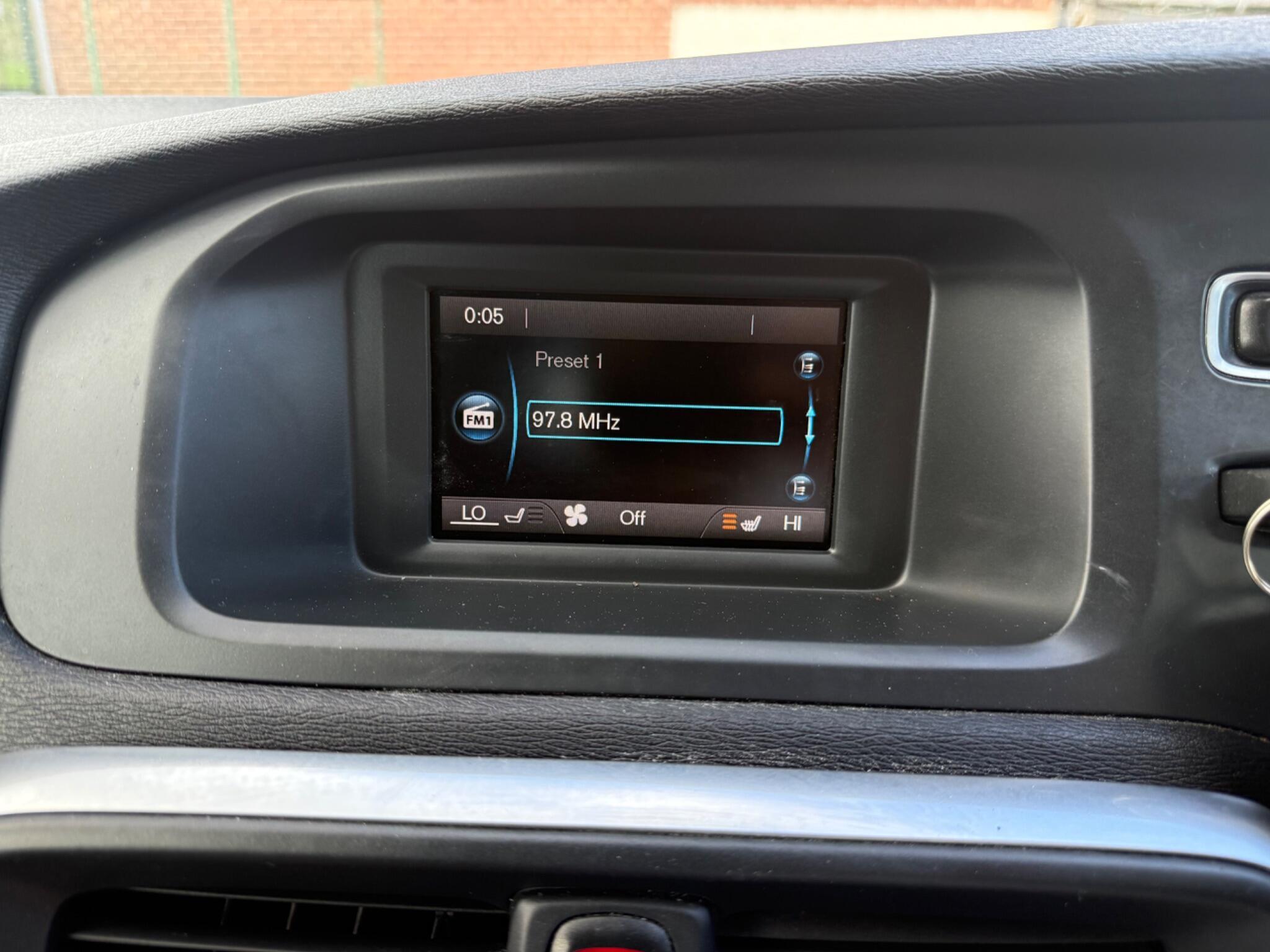 Volvo V40 - Image 11