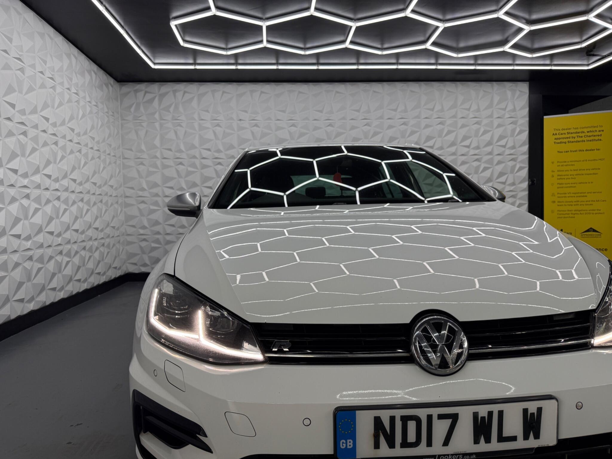 Volkswagen Golf - Image 11
