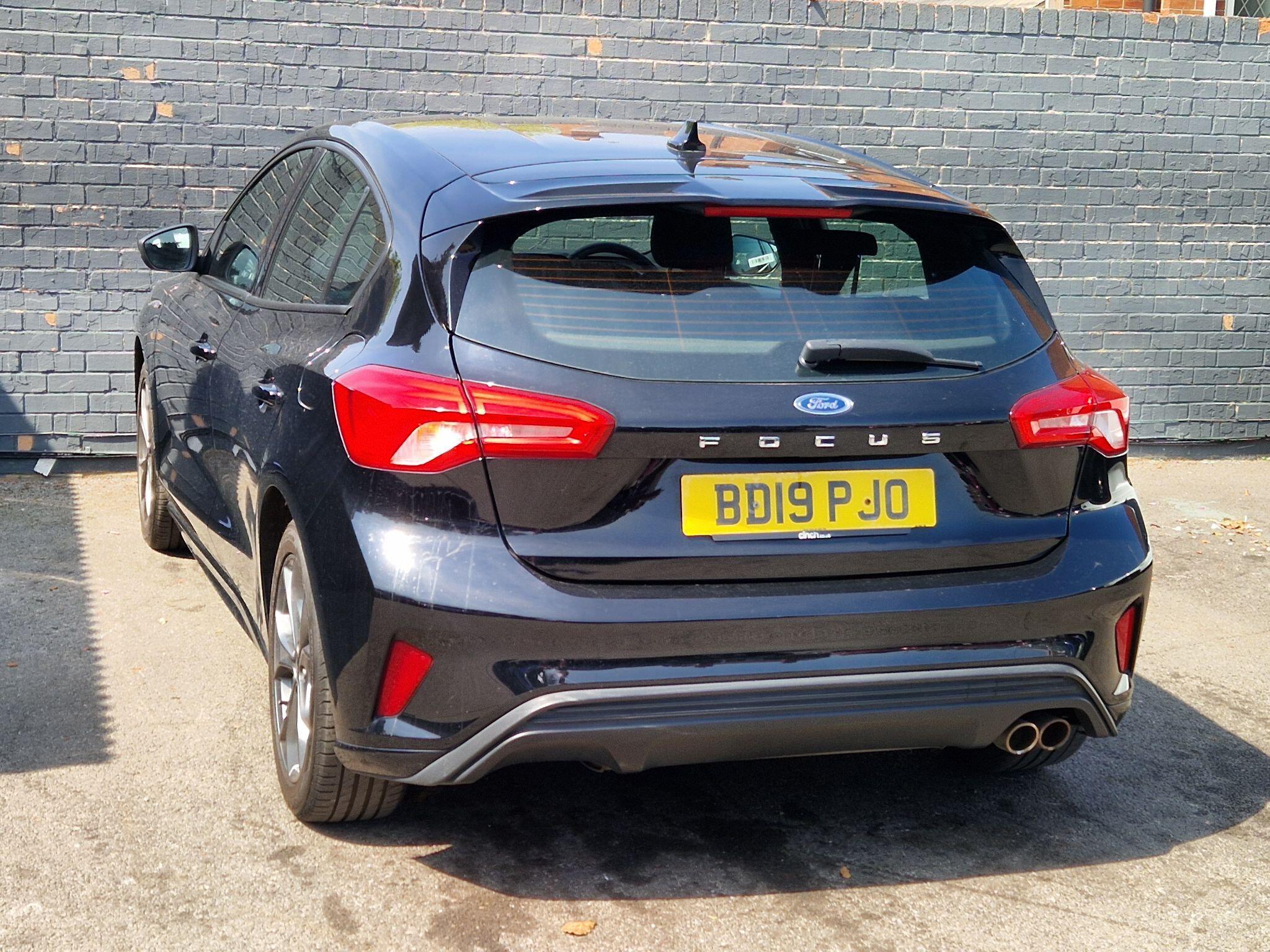 Ford Focus - Image 8
