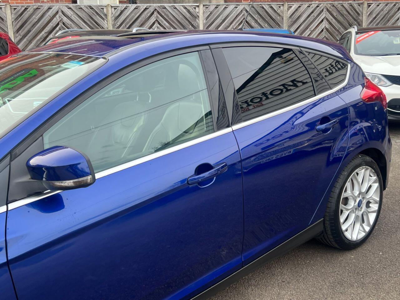 Ford Focus - Image 13