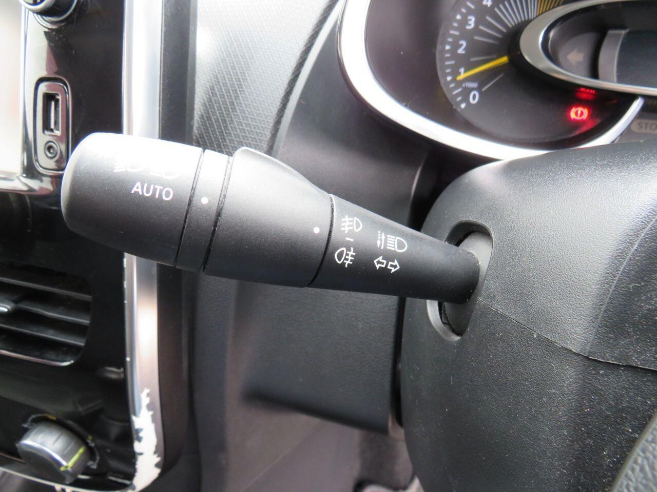Renault Clio - Image 18