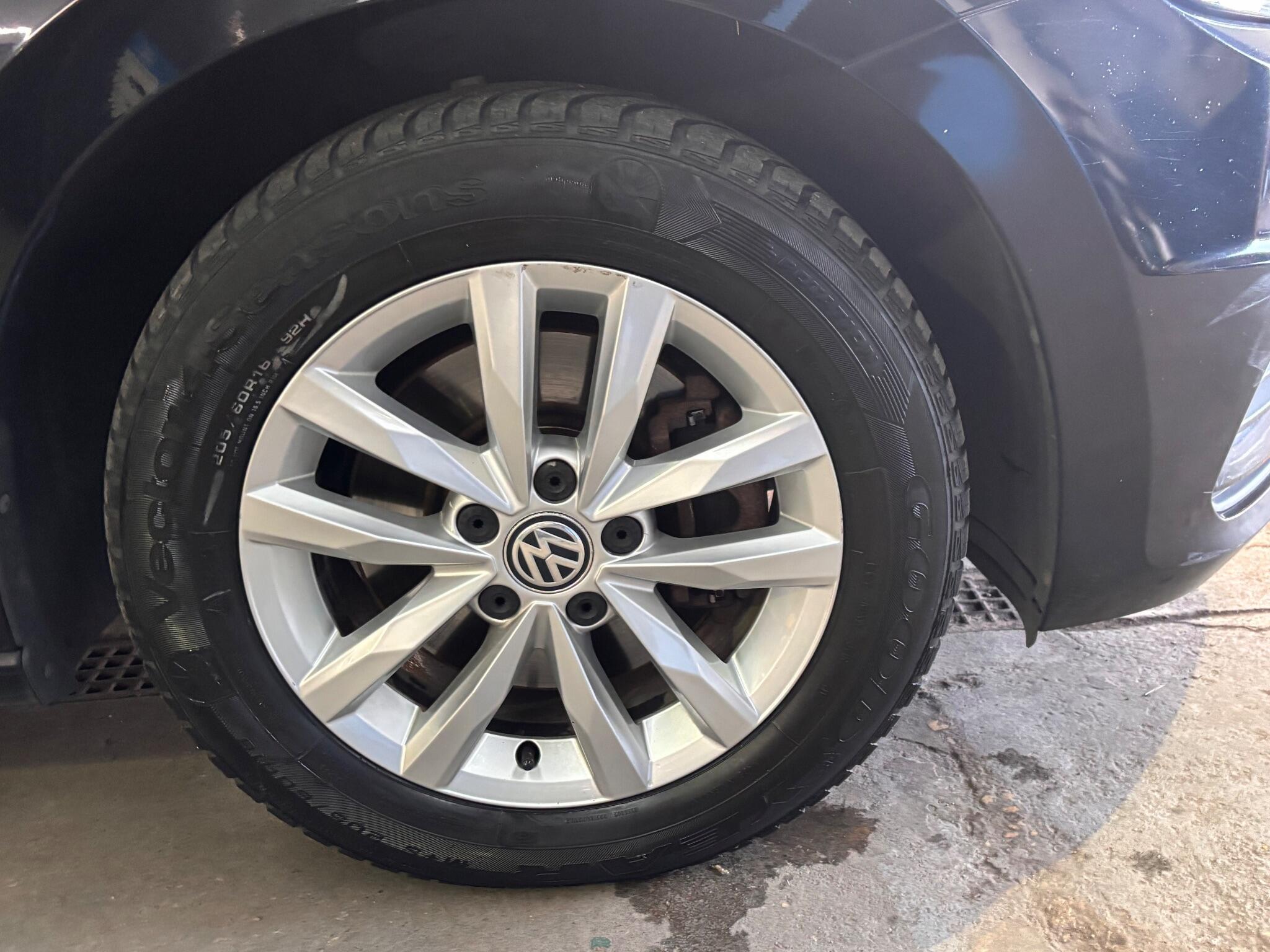 Volkswagen Touran - Image 23