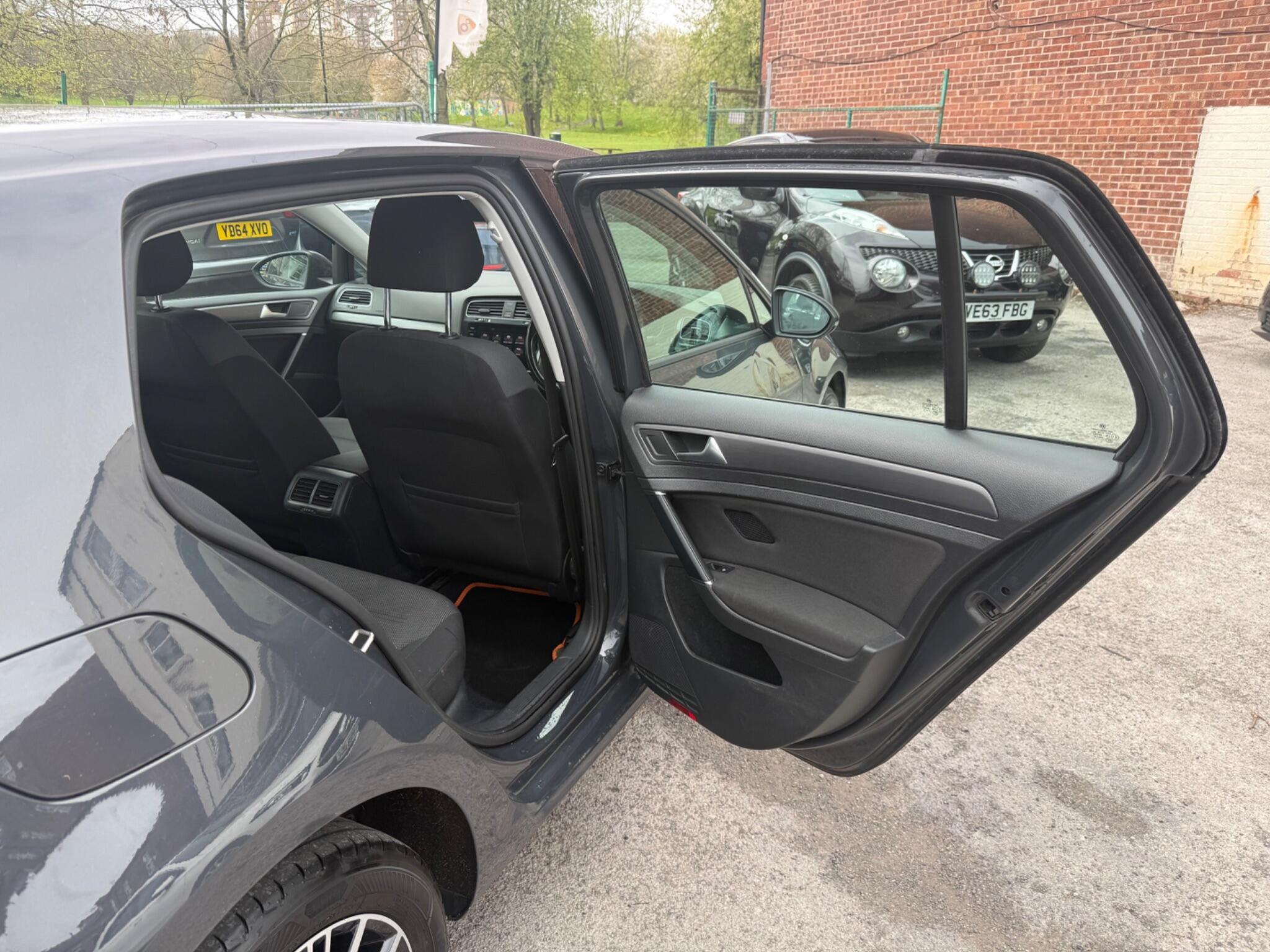 Volkswagen Golf - Image 26