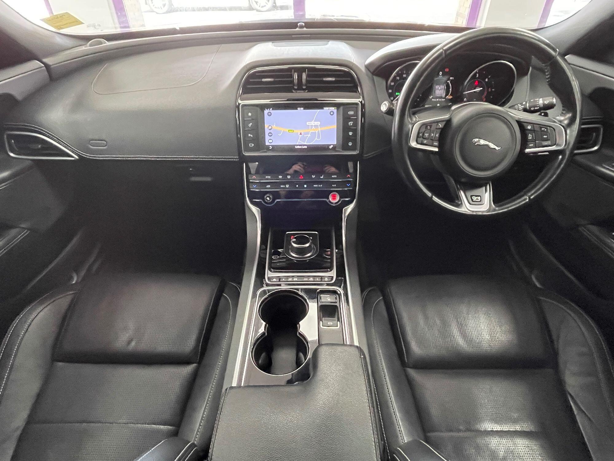 Jaguar XE - Image 2