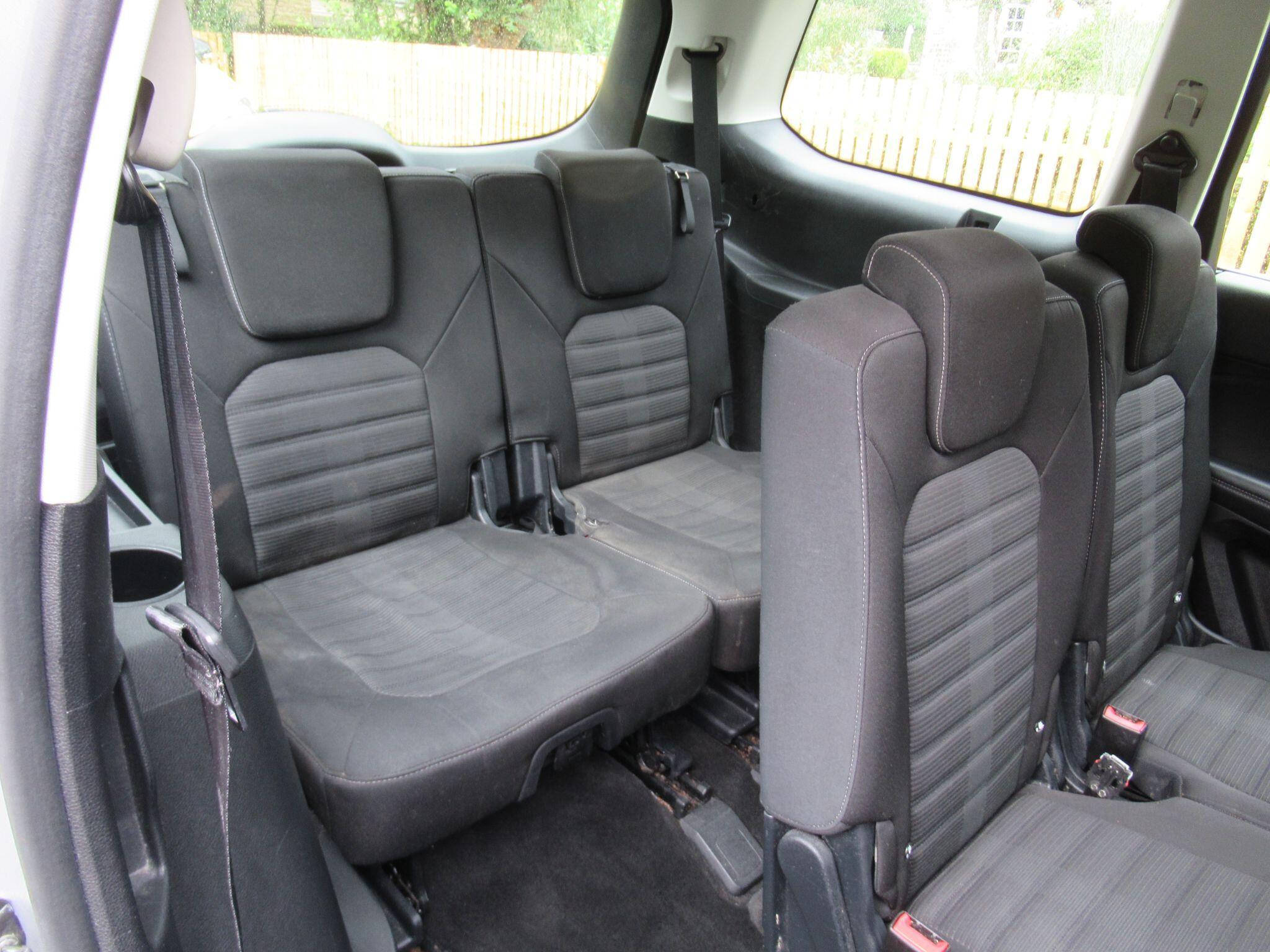 Ford Galaxy - Image 20