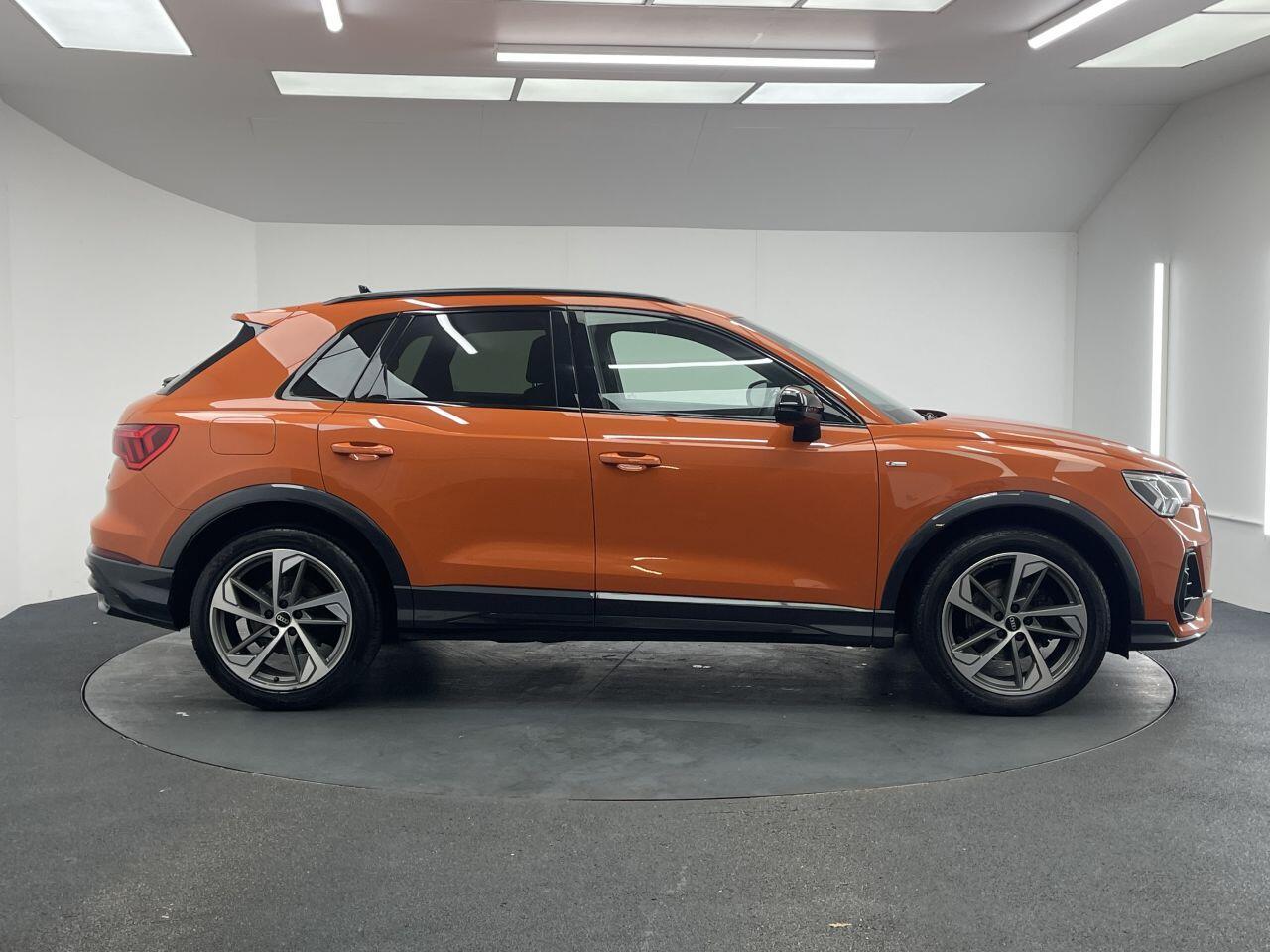 Audi Q3 - Image 13