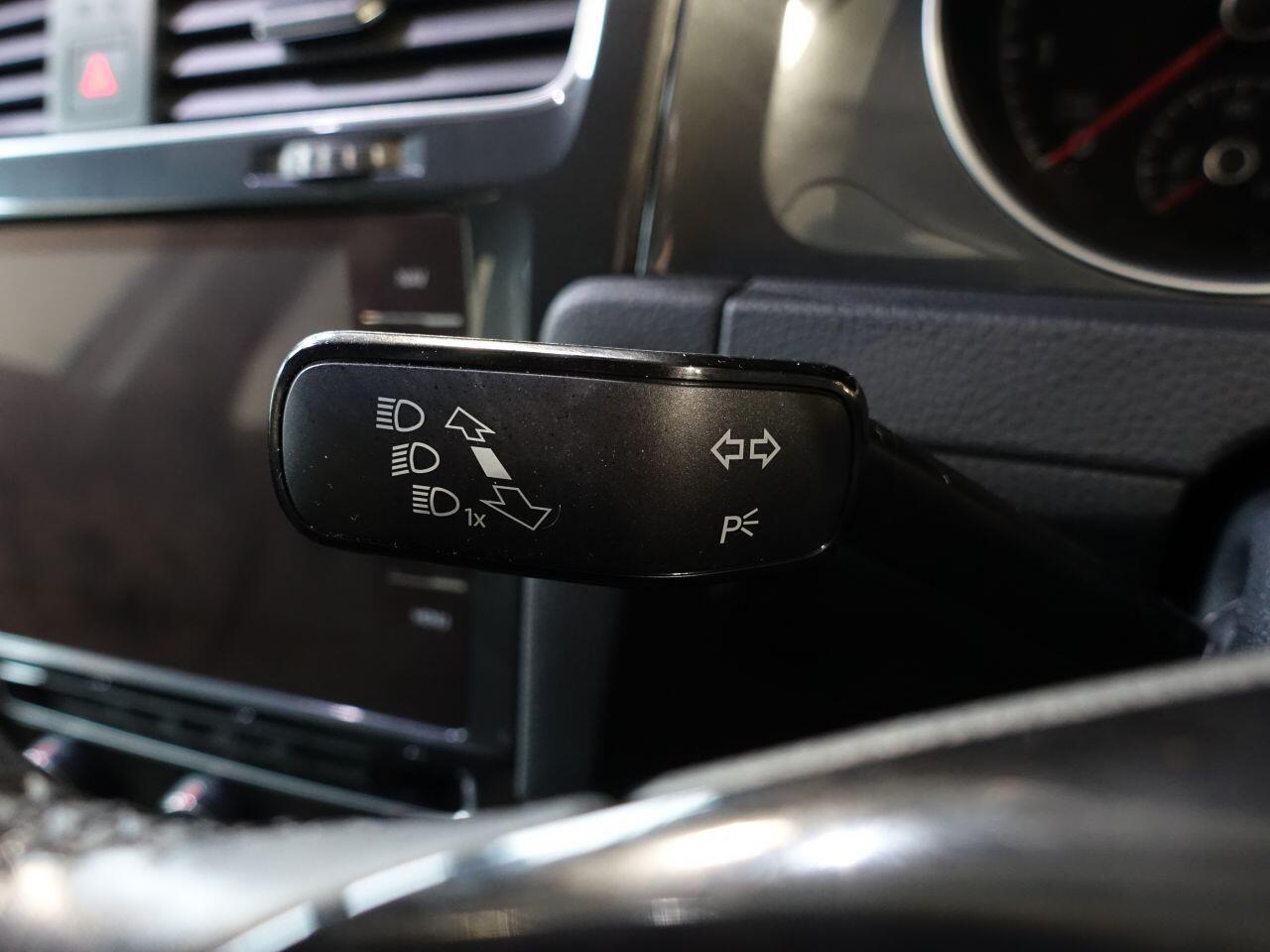 Volkswagen Golf - Image 21