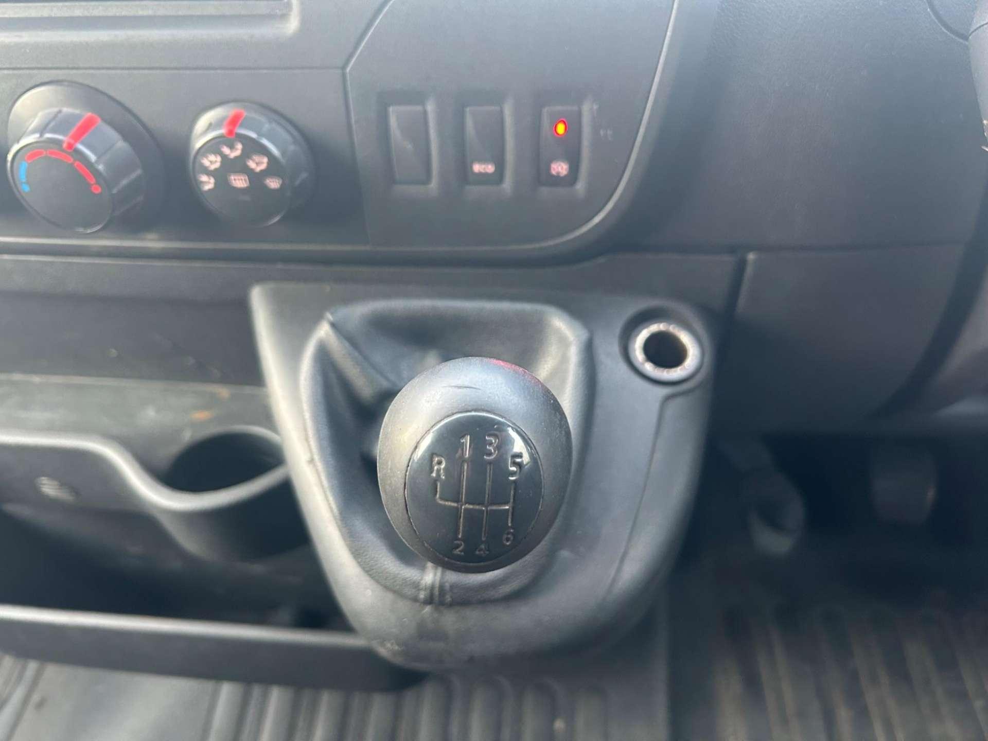 Renault Master - Image 22