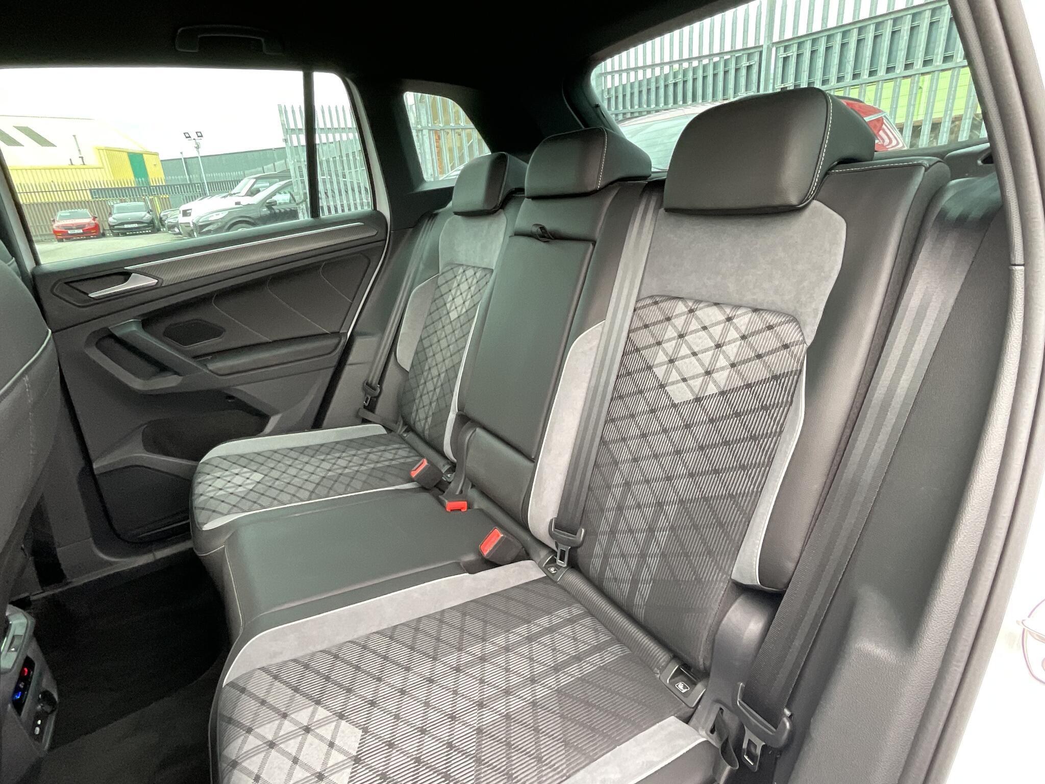 Volkswagen Tiguan - Image 12