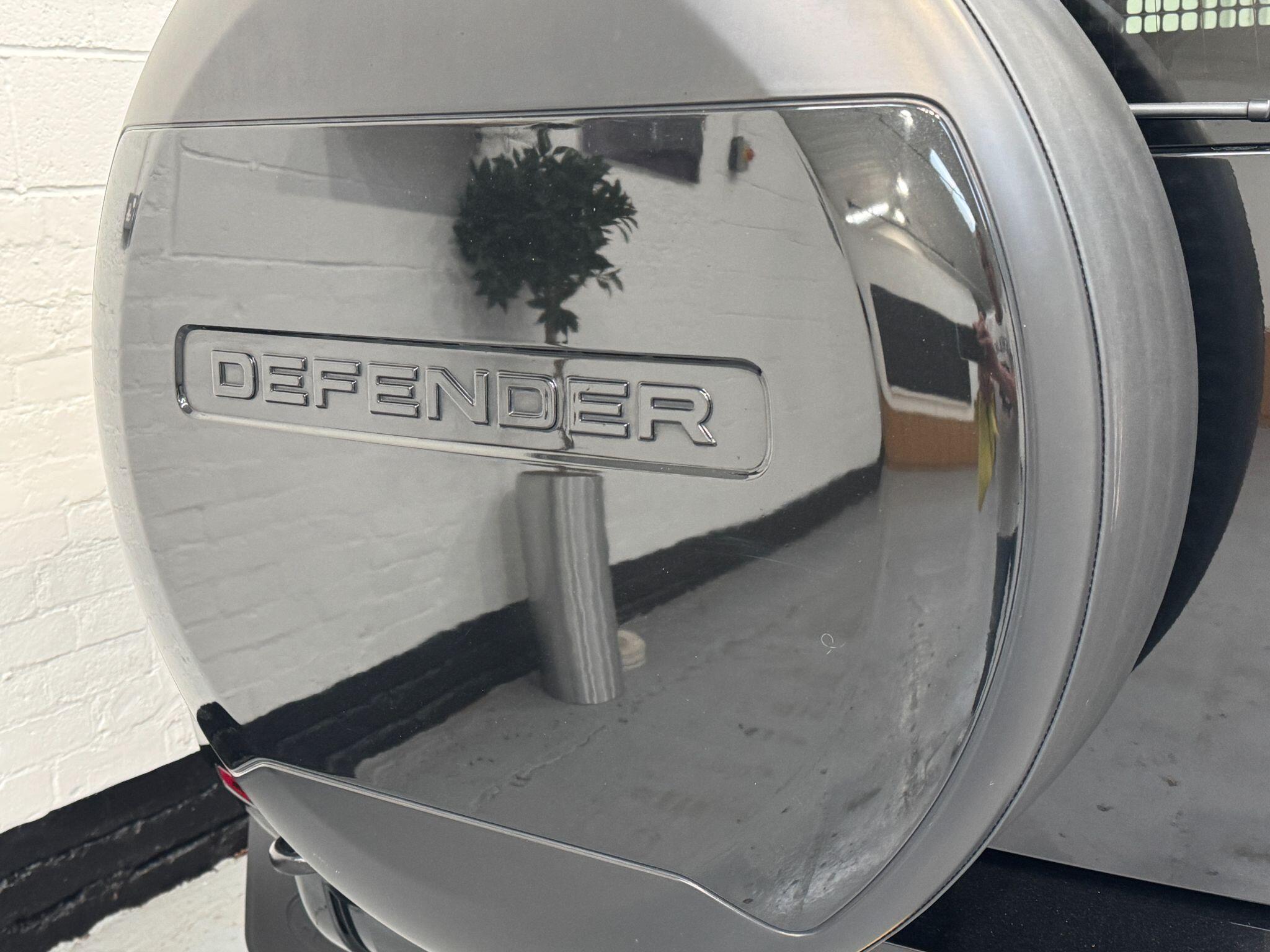 Land Rover Defender 110 - Image 69