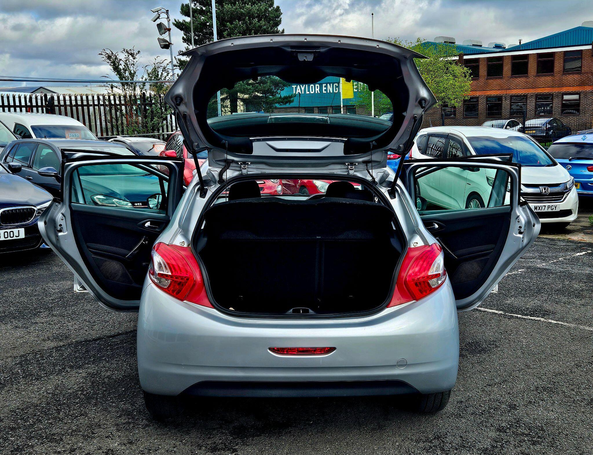 Peugeot 208 - Image 20