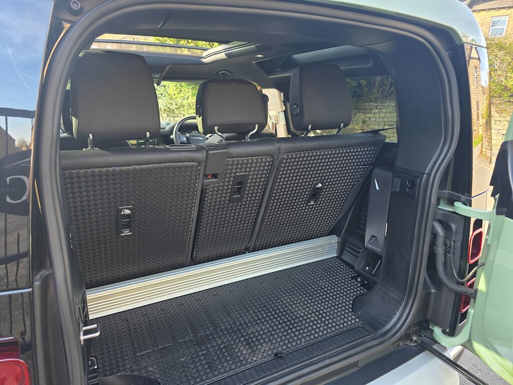Land Rover Defender 90 - Image 28
