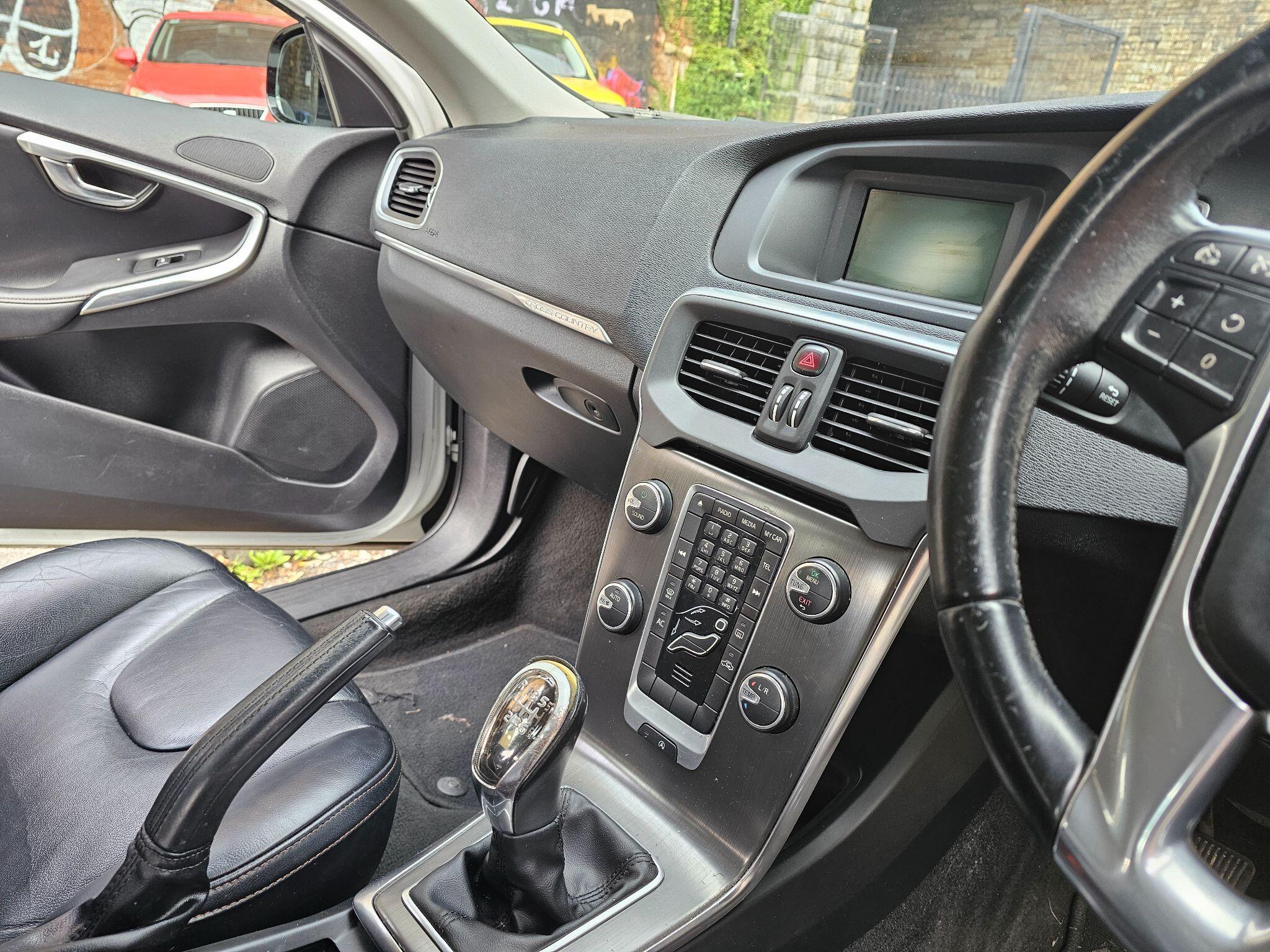 Volvo V40 CROSS COUNTRY - Image 13